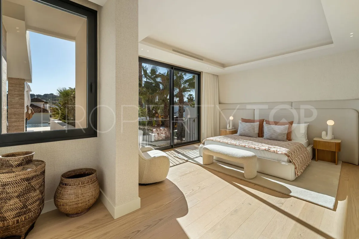For sale 6 bedrooms villa in Aloha