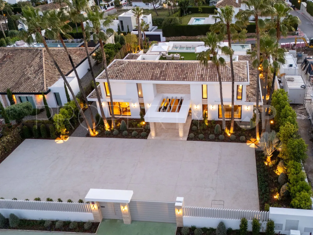 For sale 6 bedrooms villa in Aloha