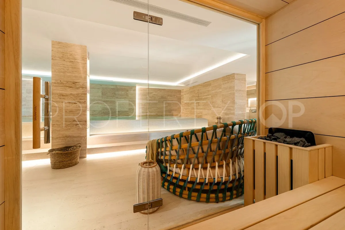 For sale 6 bedrooms villa in Aloha