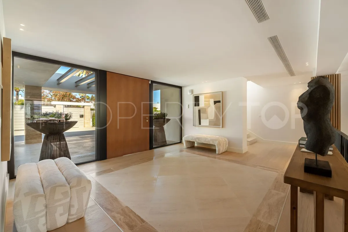 For sale 6 bedrooms villa in Aloha