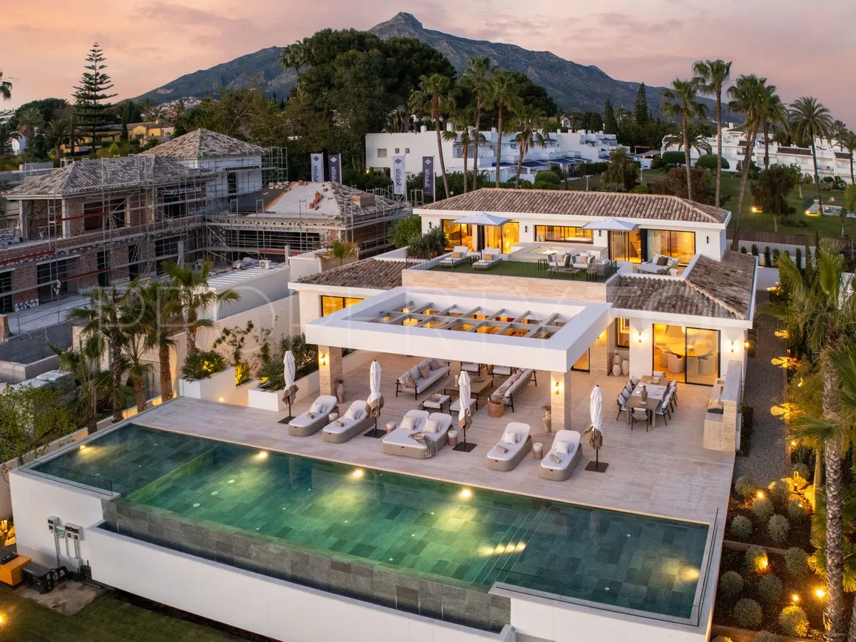 For sale 6 bedrooms villa in Aloha