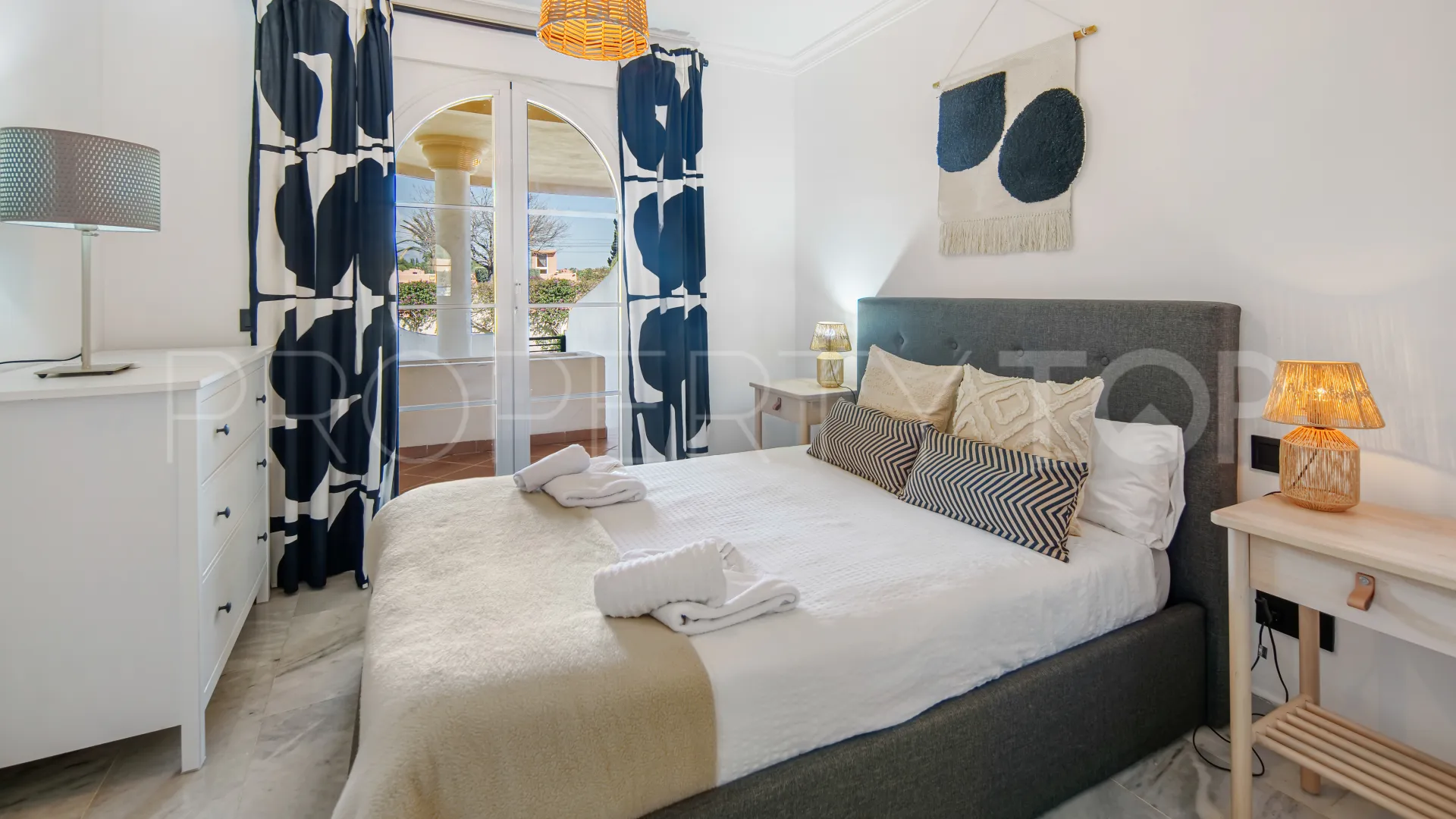 Duplex with 2 bedrooms for sale in Nueva Andalucia