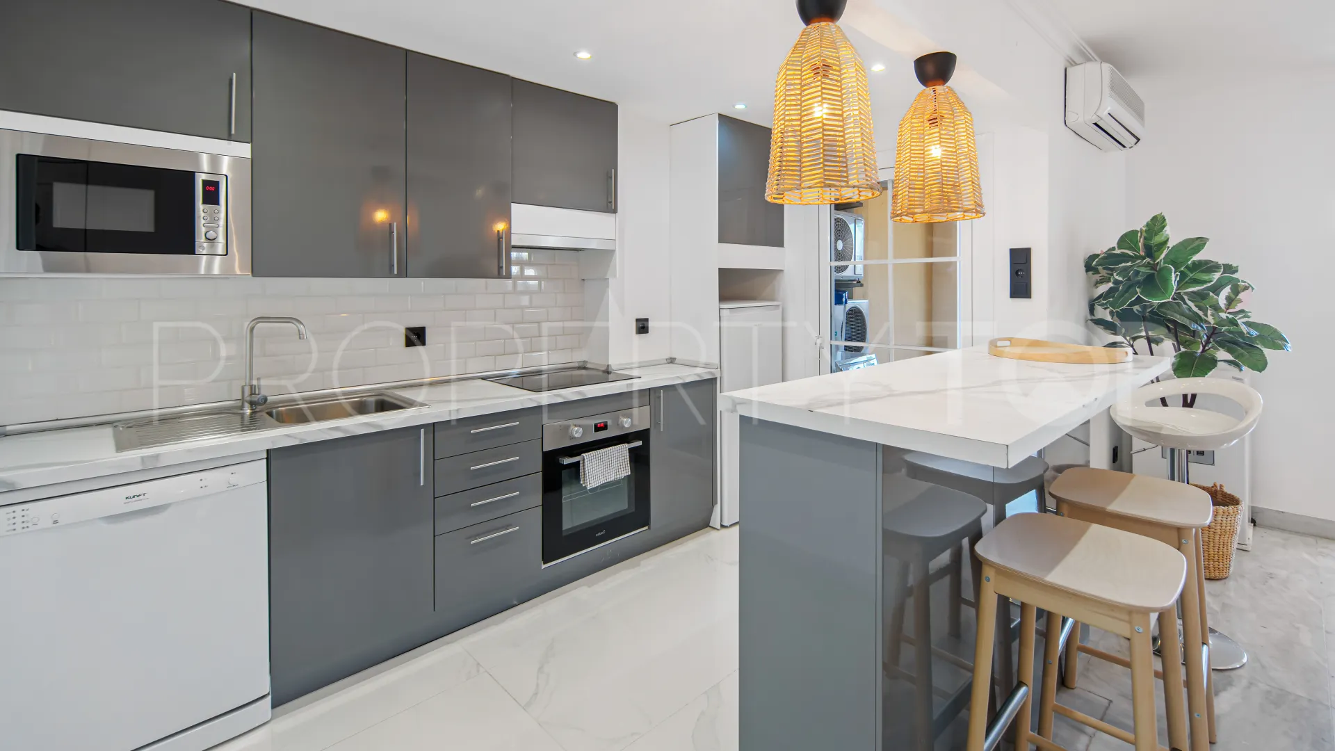 Duplex with 2 bedrooms for sale in Nueva Andalucia