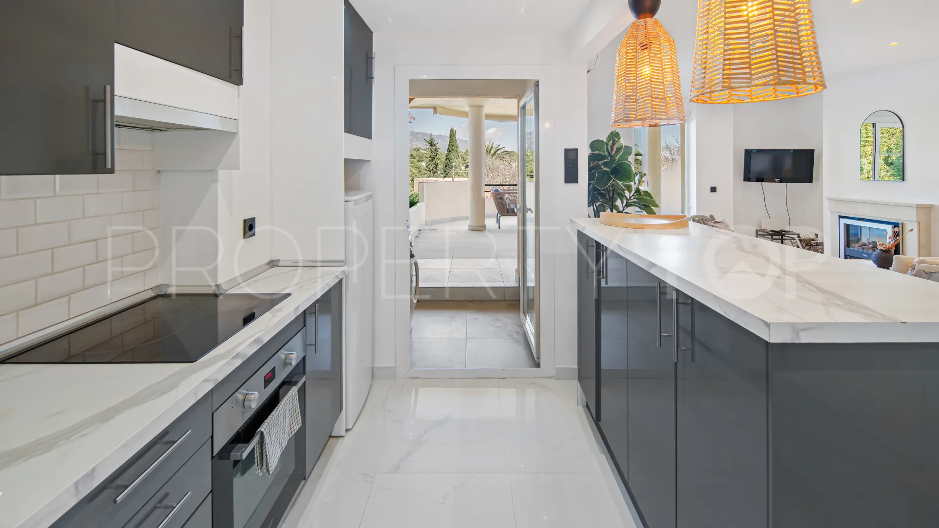Duplex with 2 bedrooms for sale in Nueva Andalucia