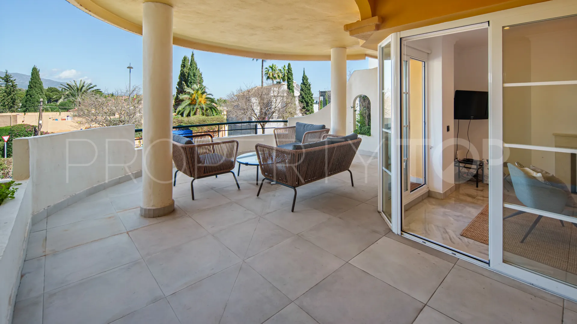 Duplex with 2 bedrooms for sale in Nueva Andalucia