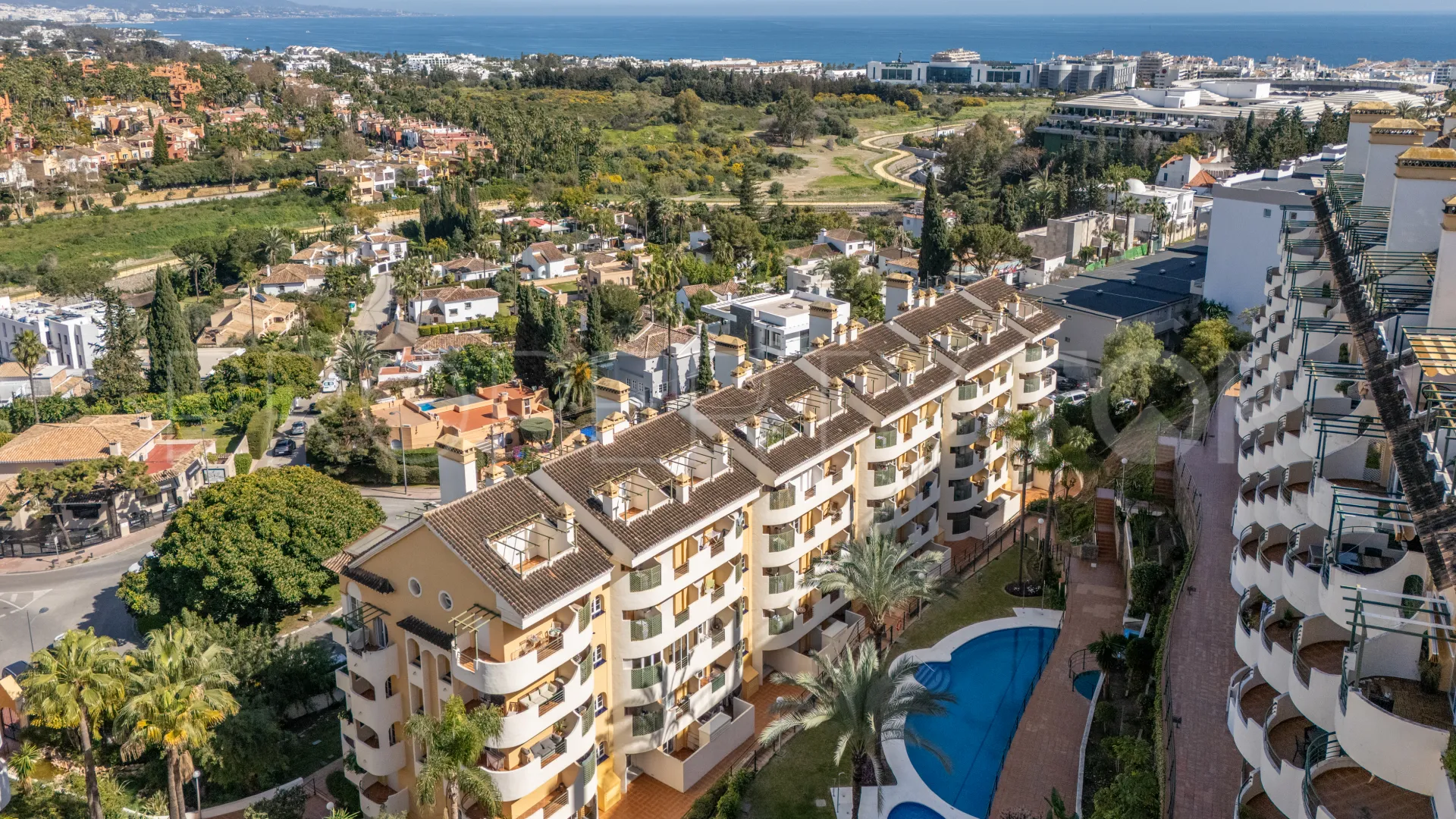 Duplex with 2 bedrooms for sale in Nueva Andalucia
