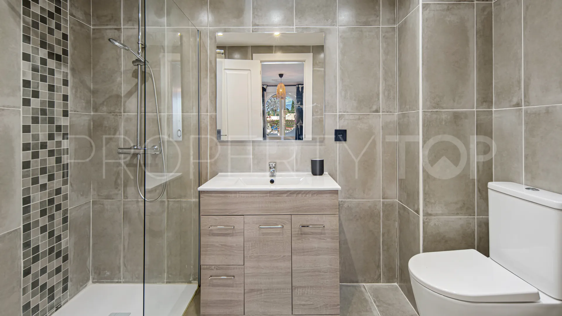 Duplex with 2 bedrooms for sale in Nueva Andalucia