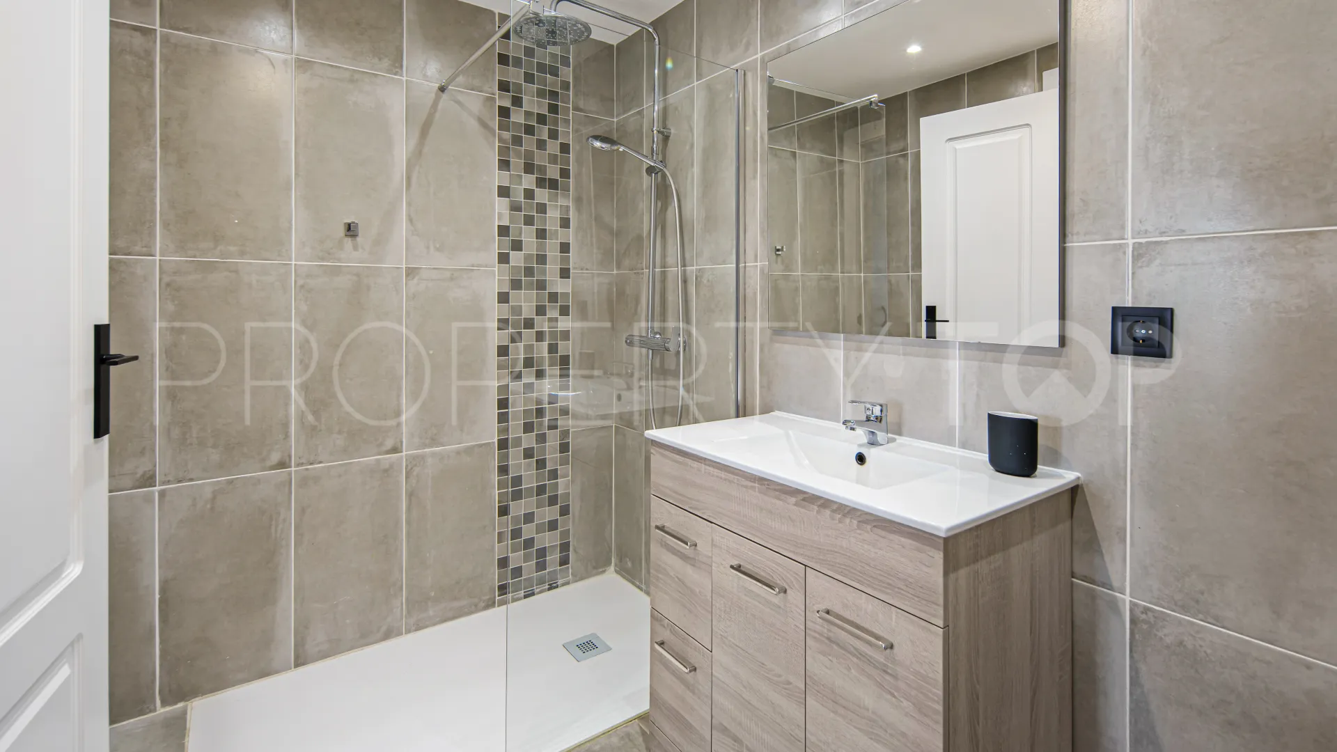 Duplex with 2 bedrooms for sale in Nueva Andalucia