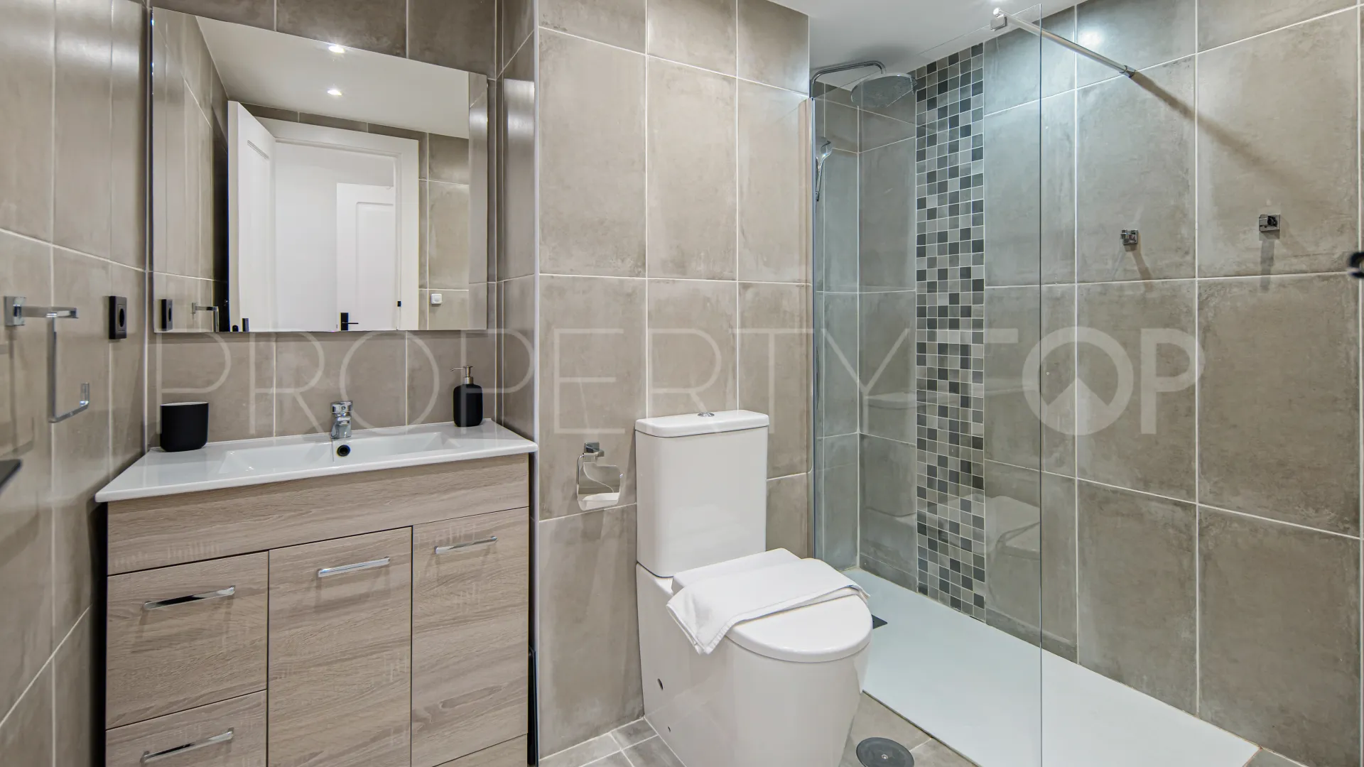 Duplex with 2 bedrooms for sale in Nueva Andalucia