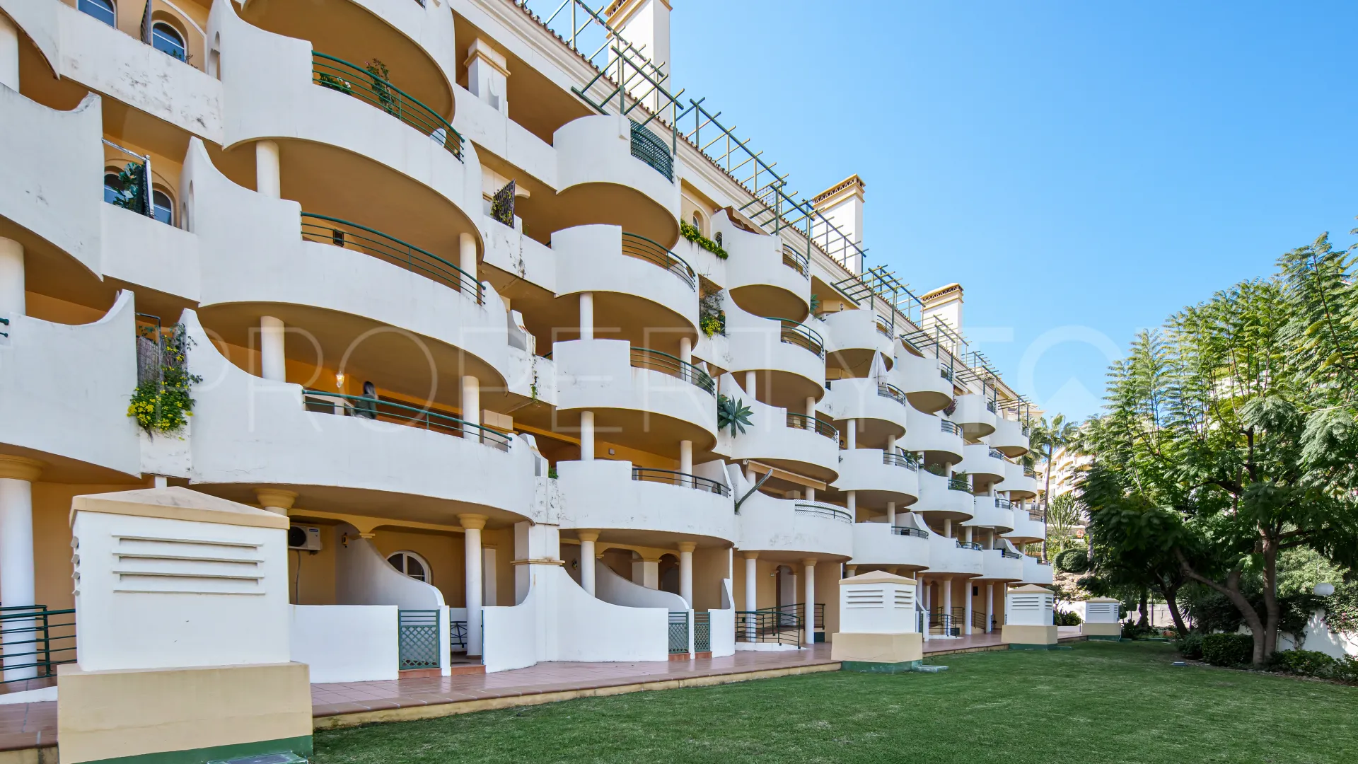 Duplex with 2 bedrooms for sale in Nueva Andalucia