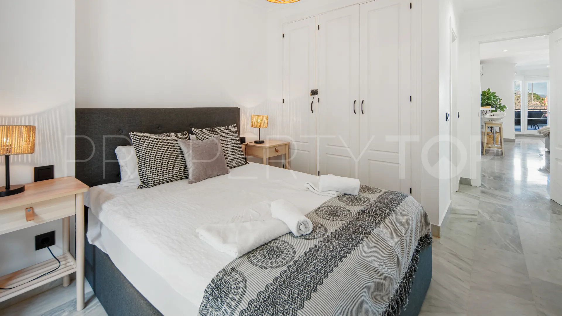 Duplex with 2 bedrooms for sale in Nueva Andalucia