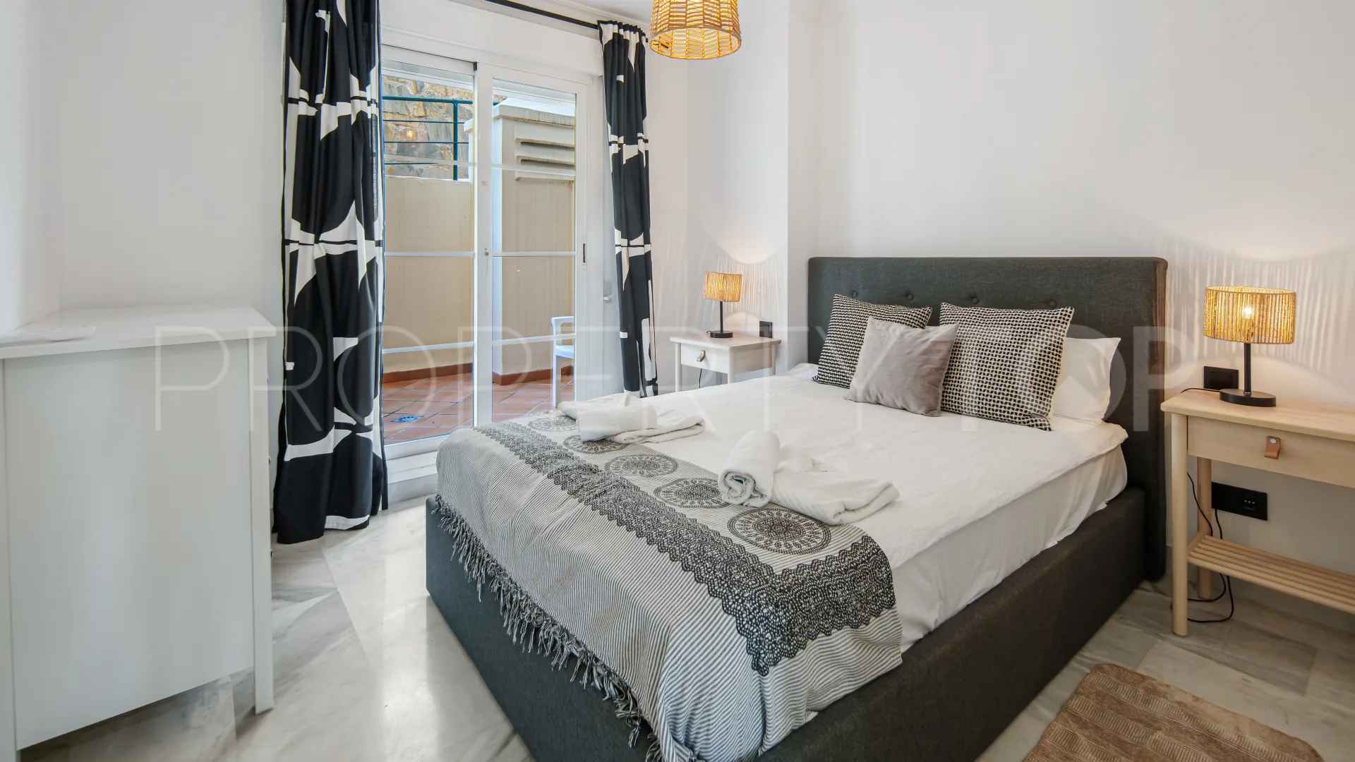 Duplex with 2 bedrooms for sale in Nueva Andalucia