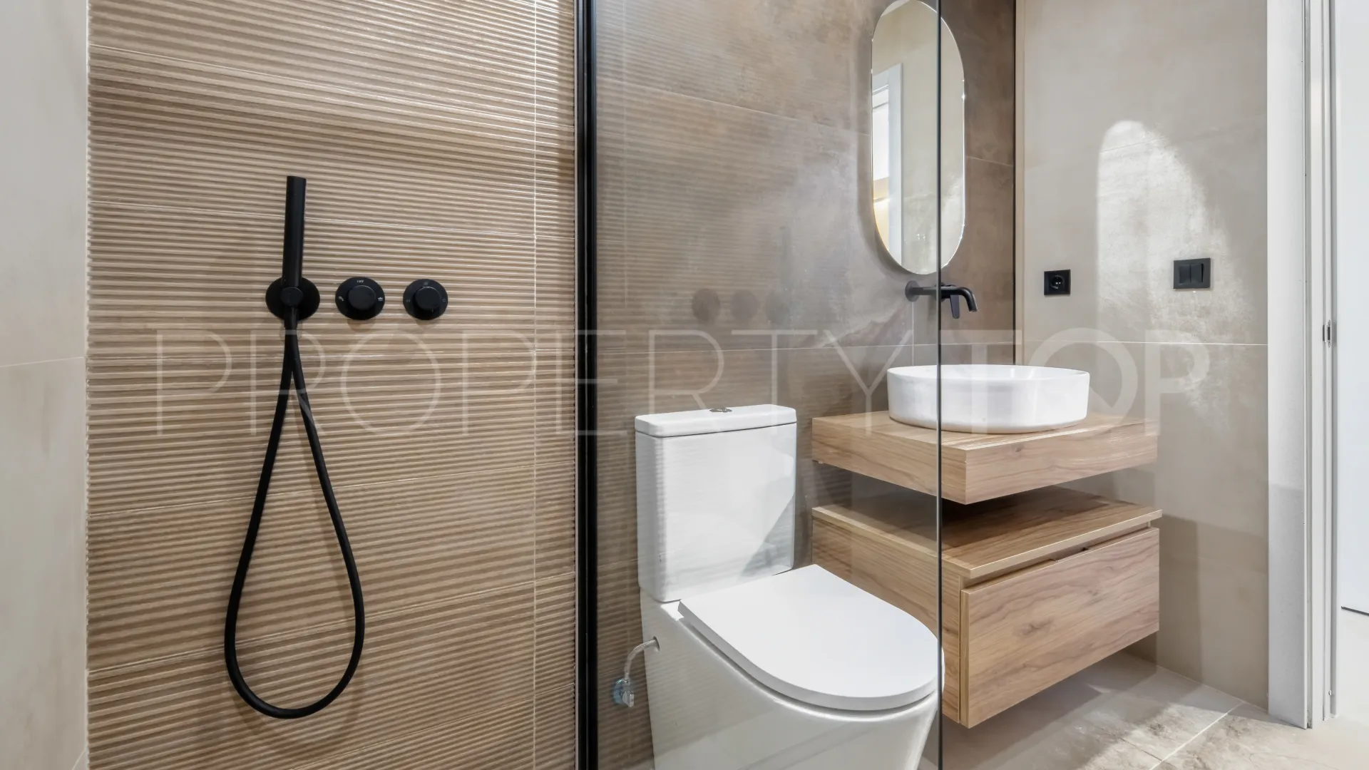 Buy apartment in Nueva Andalucia with 3 bedrooms