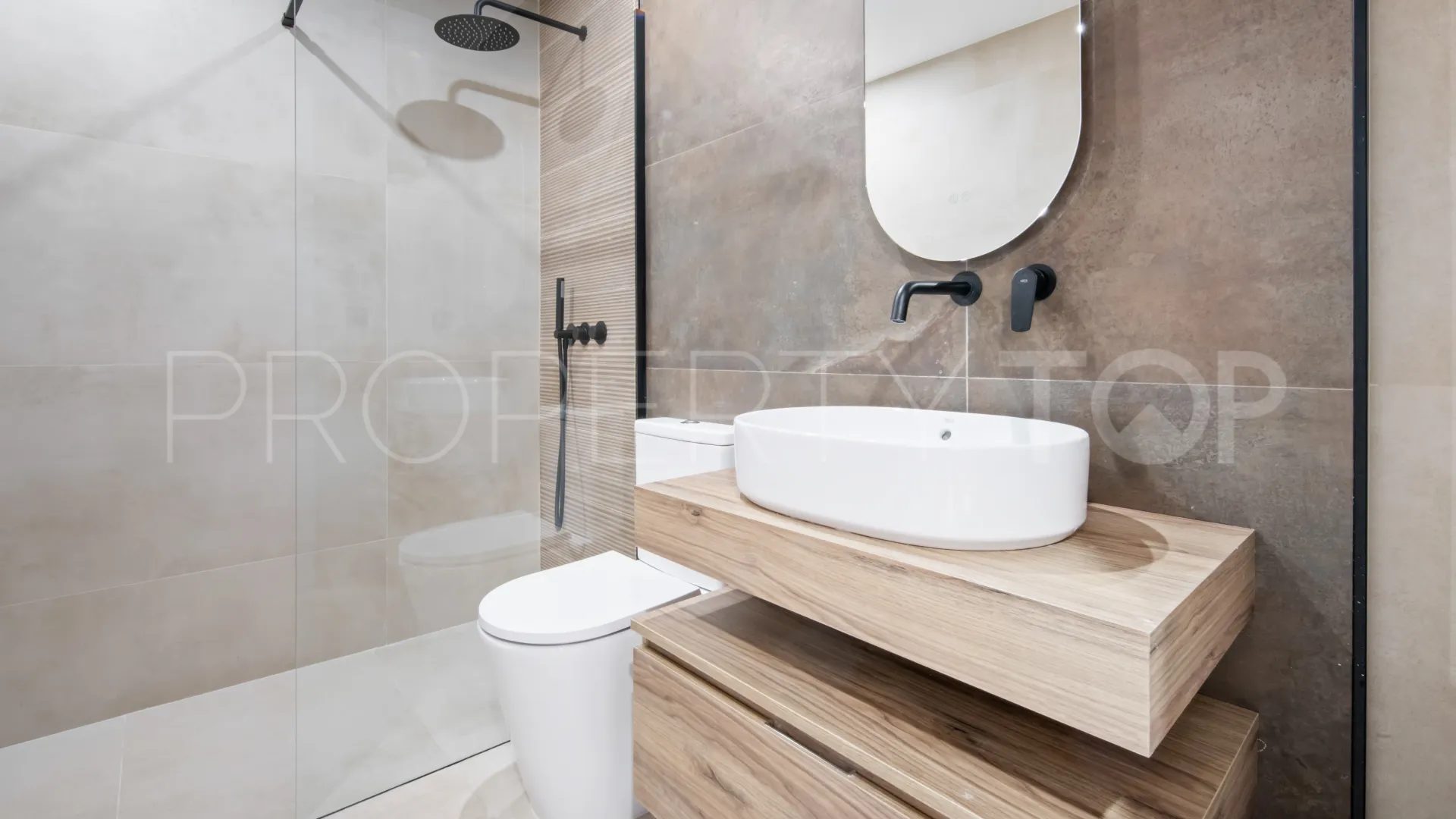 Buy apartment in Nueva Andalucia with 3 bedrooms