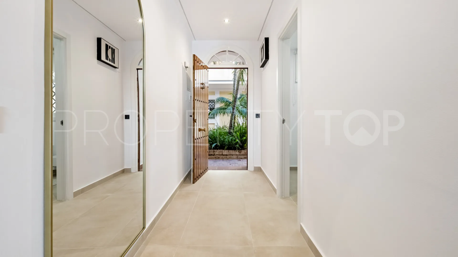 Buy apartment in Nueva Andalucia with 3 bedrooms