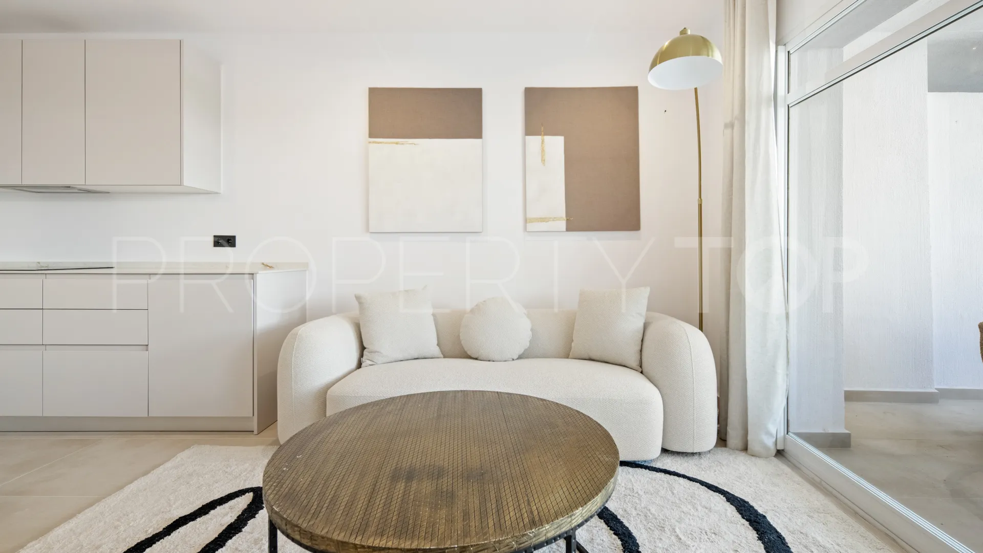 Buy apartment in Nueva Andalucia with 3 bedrooms