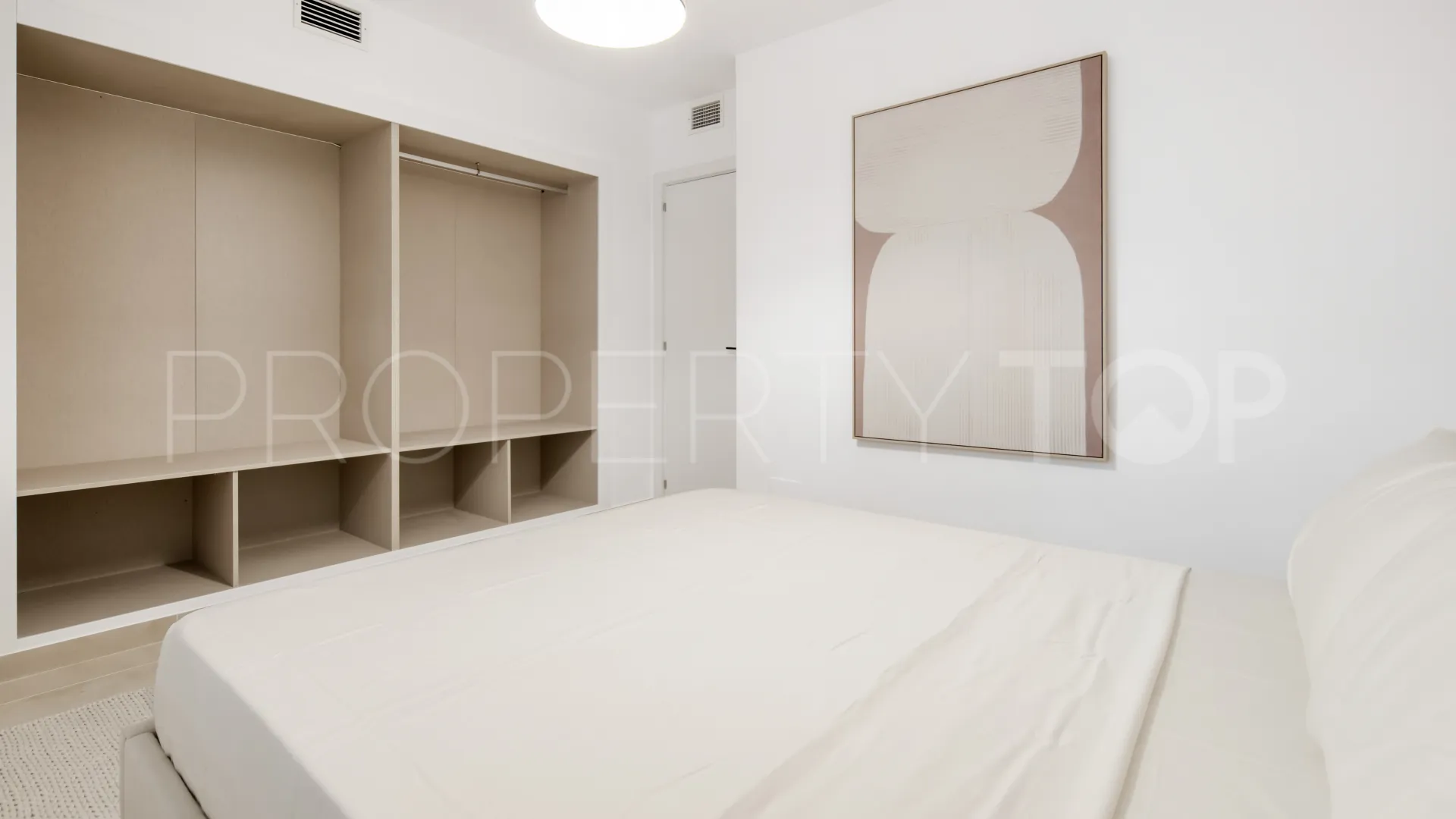Buy apartment in Nueva Andalucia with 3 bedrooms