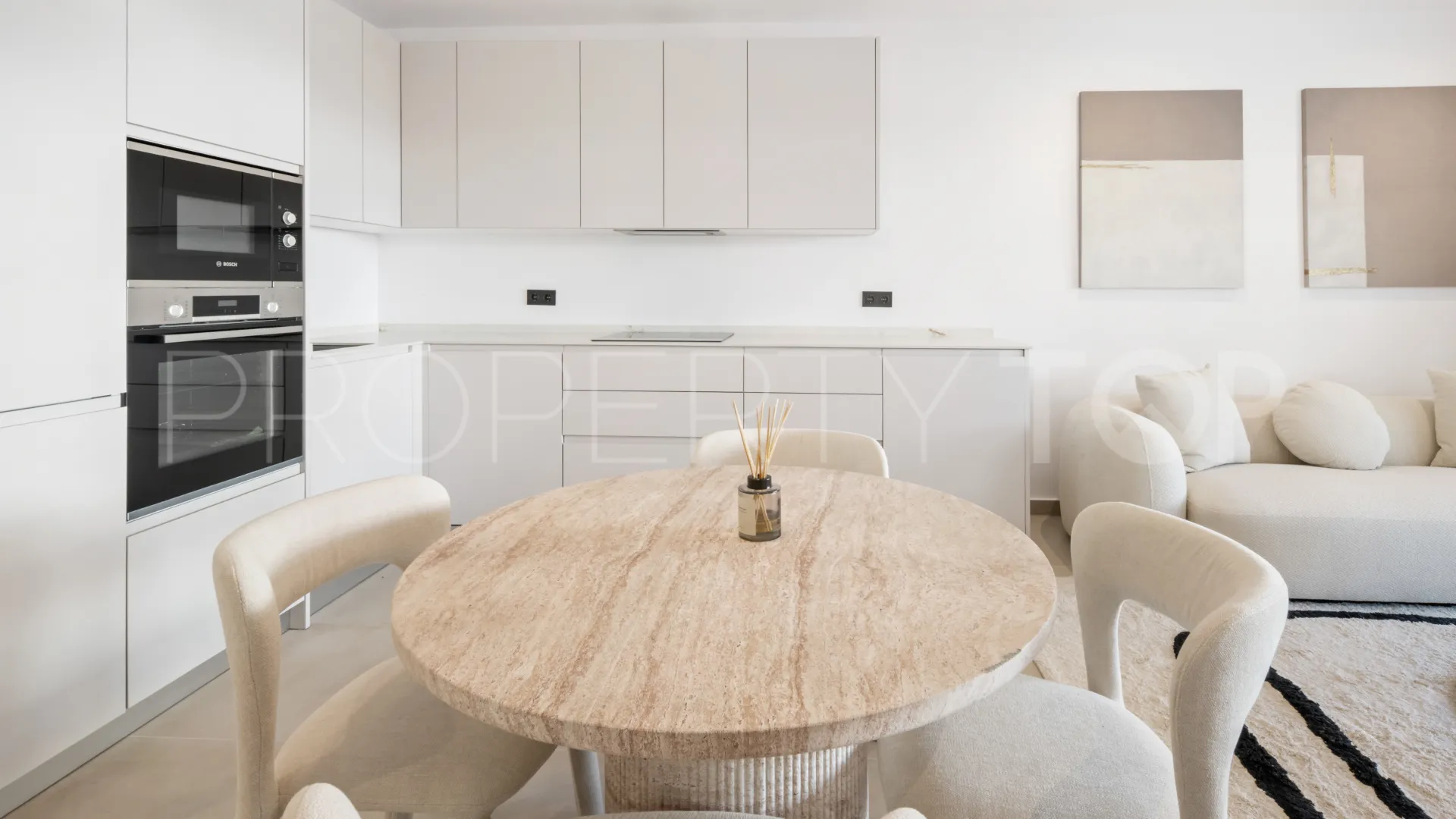 Buy apartment in Nueva Andalucia with 3 bedrooms