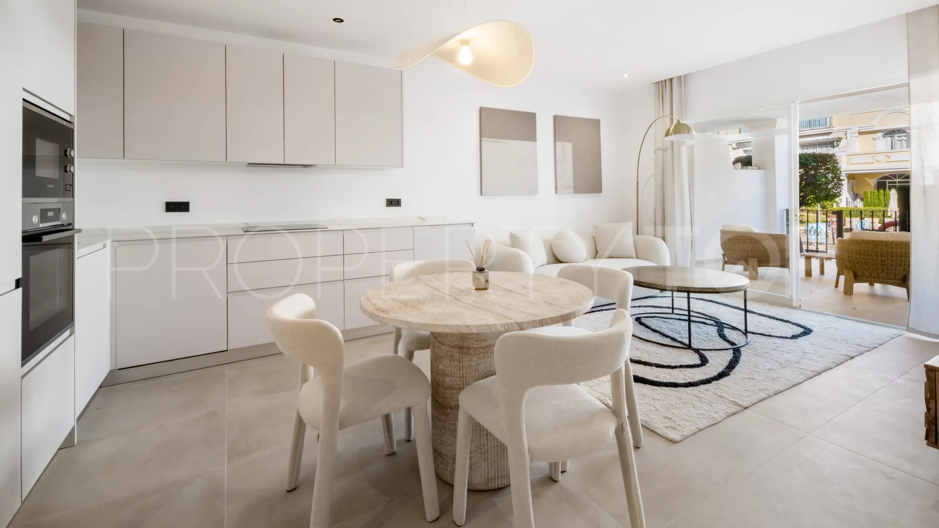 Buy apartment in Nueva Andalucia with 3 bedrooms