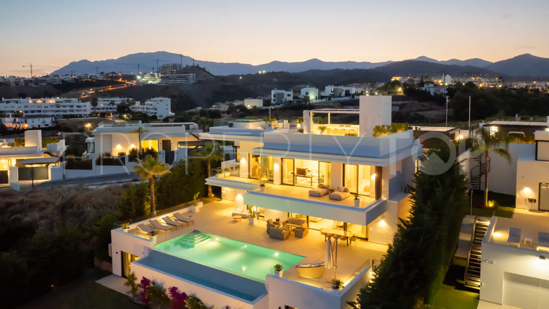 Villa for sale in La Resina Golf with 6 bedrooms