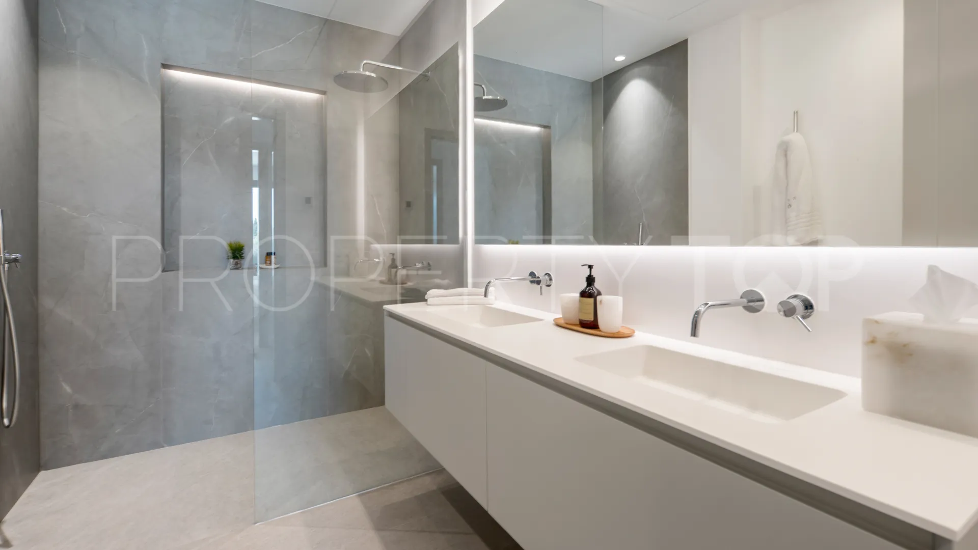 Villa for sale in La Resina Golf with 6 bedrooms