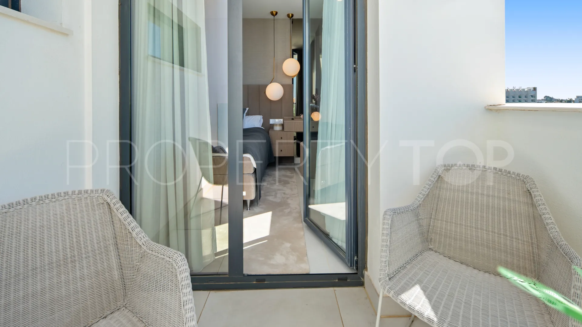 Apartment in El Higueron for sale