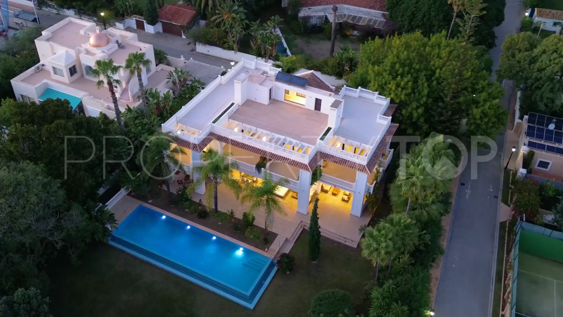 Comprar villa en Guadalmina Baja de 7 dormitorios