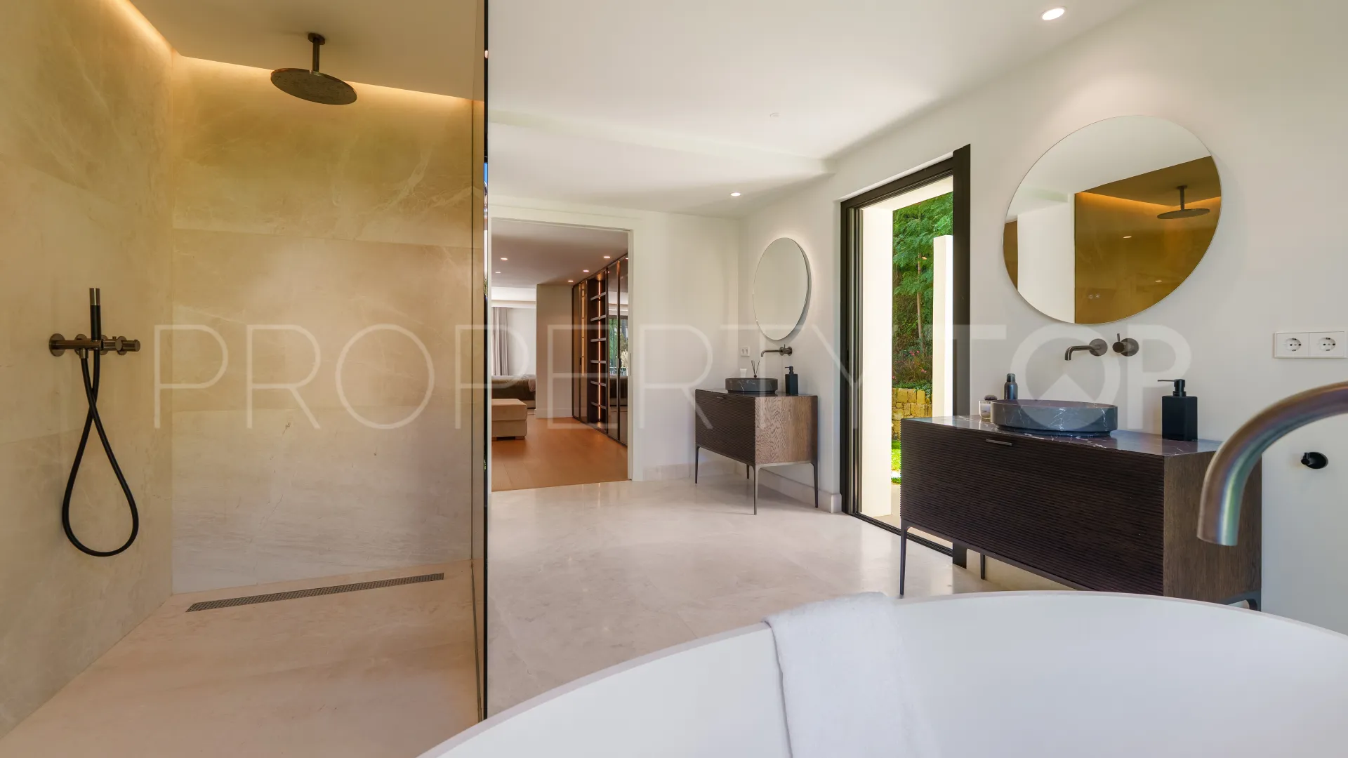 For sale 5 bedrooms villa in Nueva Andalucia