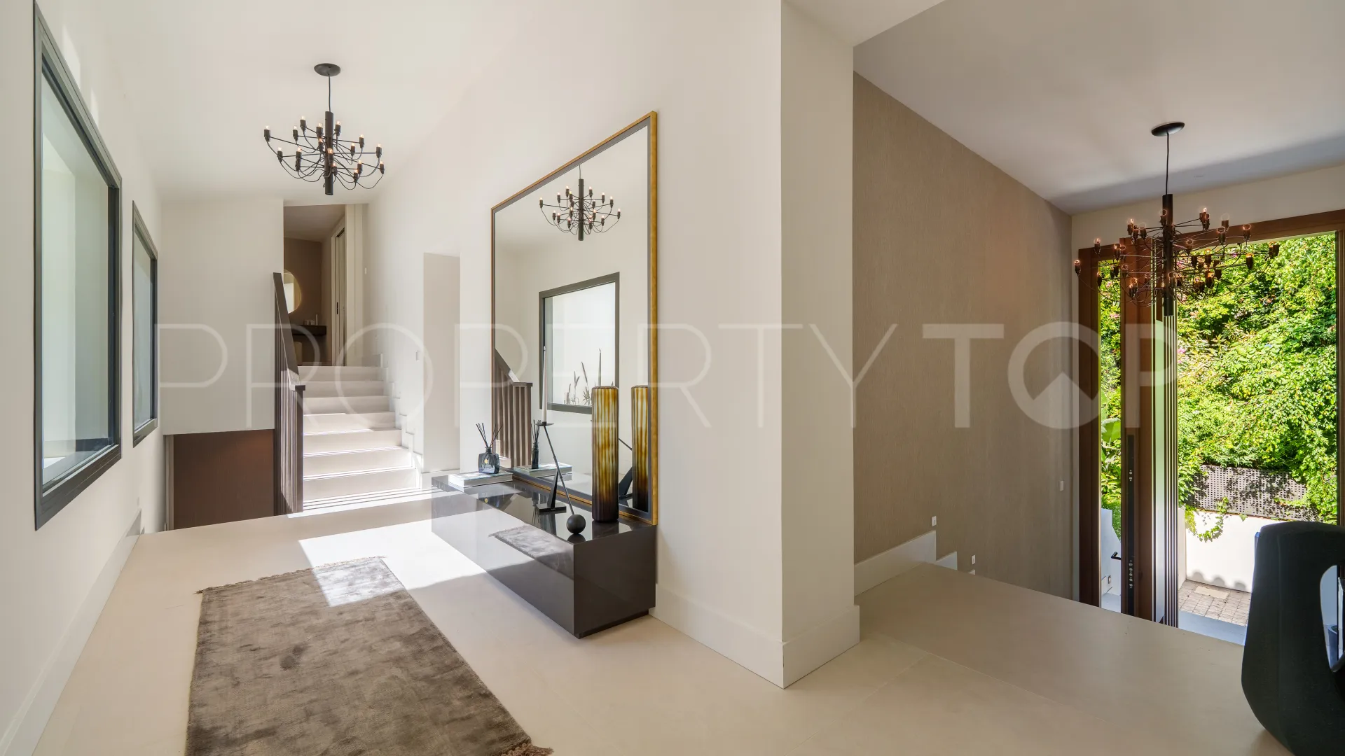 For sale 5 bedrooms villa in Nueva Andalucia