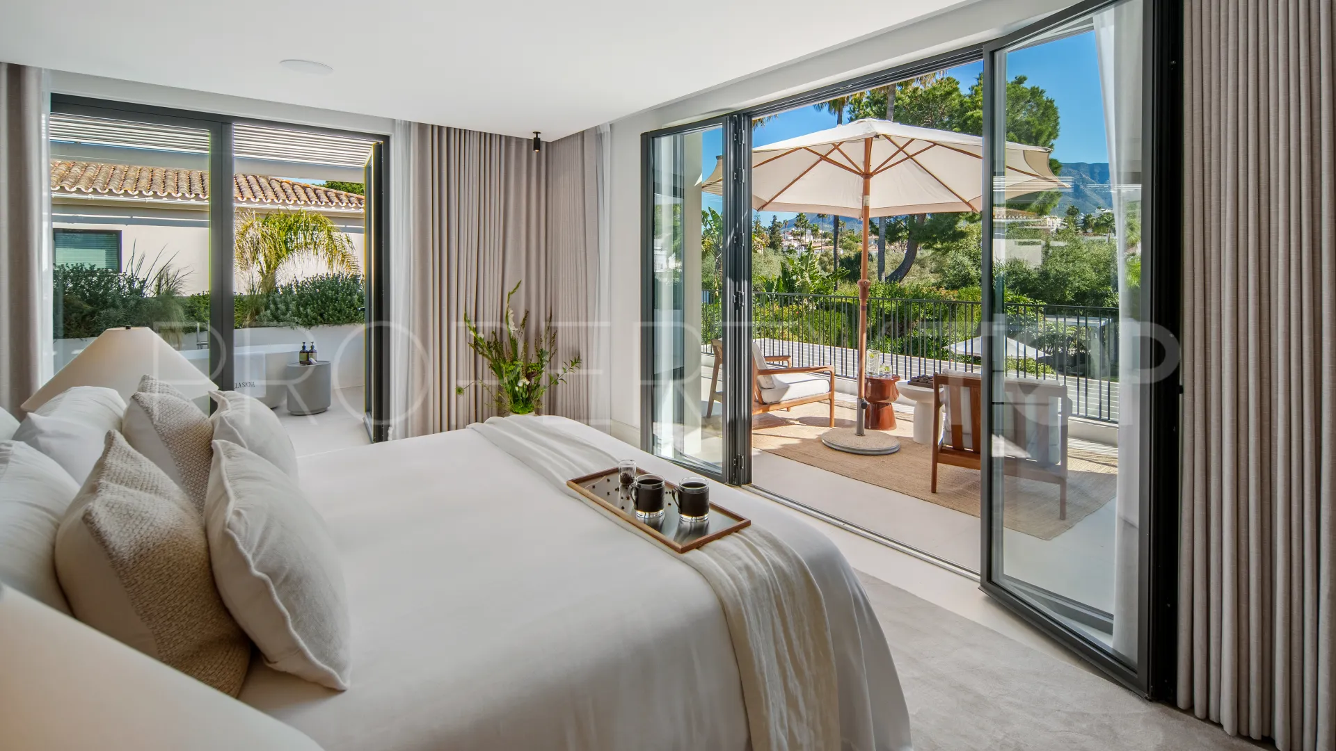 Comprar villa con 4 dormitorios en Nueva Andalucia