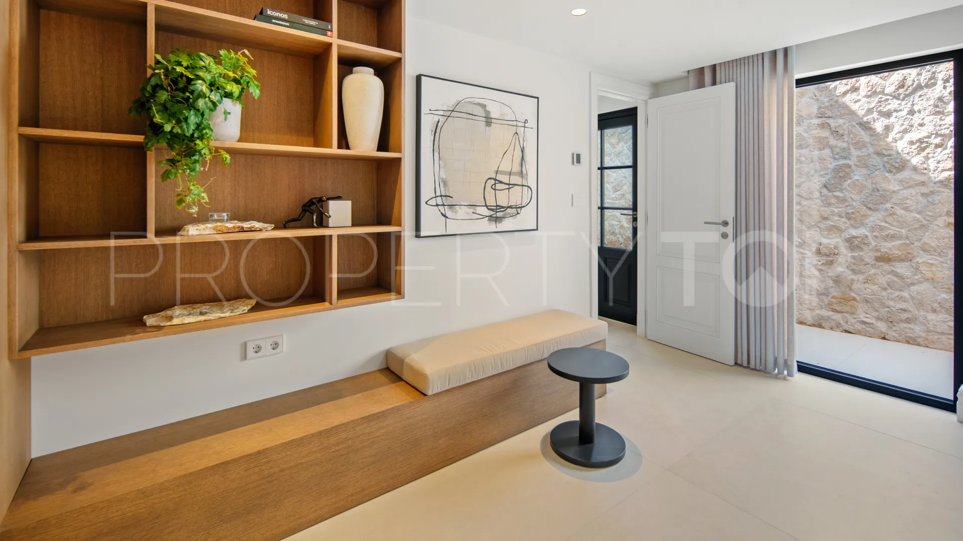 Comprar villa con 4 dormitorios en Nueva Andalucia