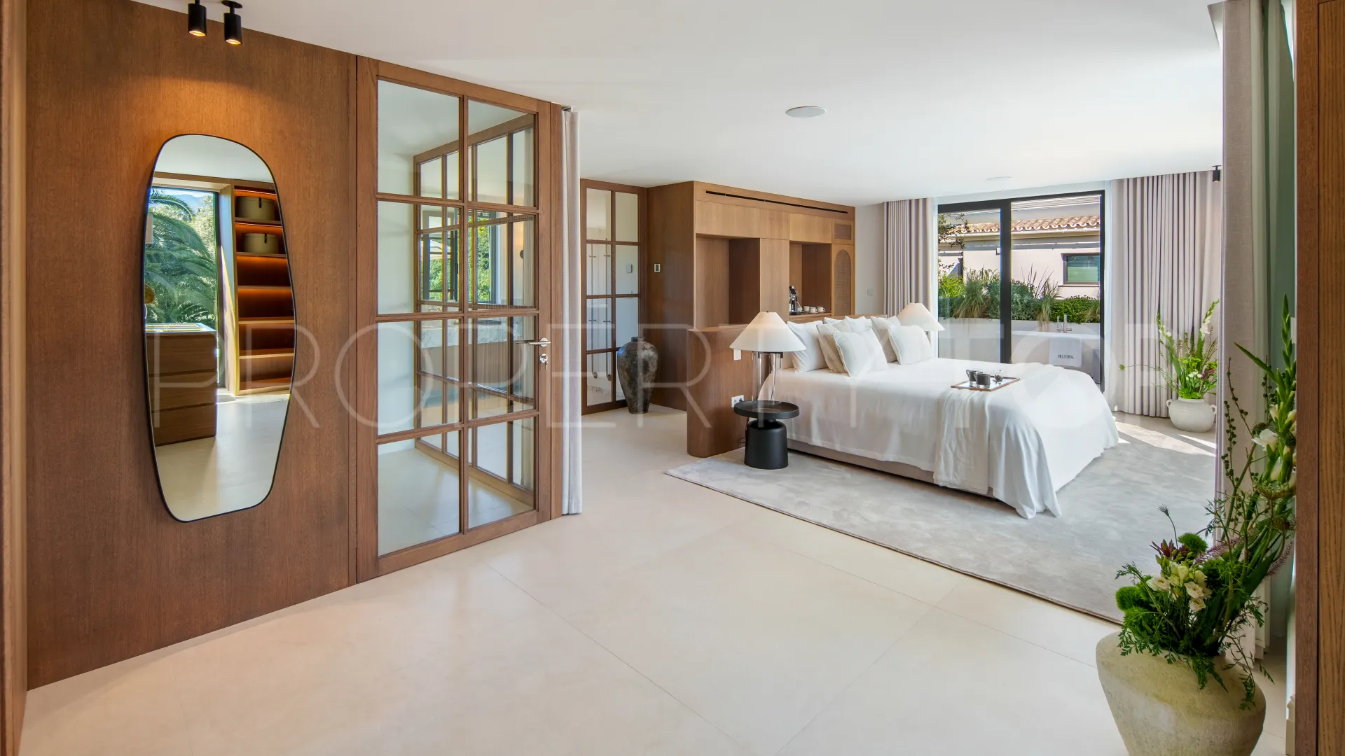 Comprar villa con 4 dormitorios en Nueva Andalucia