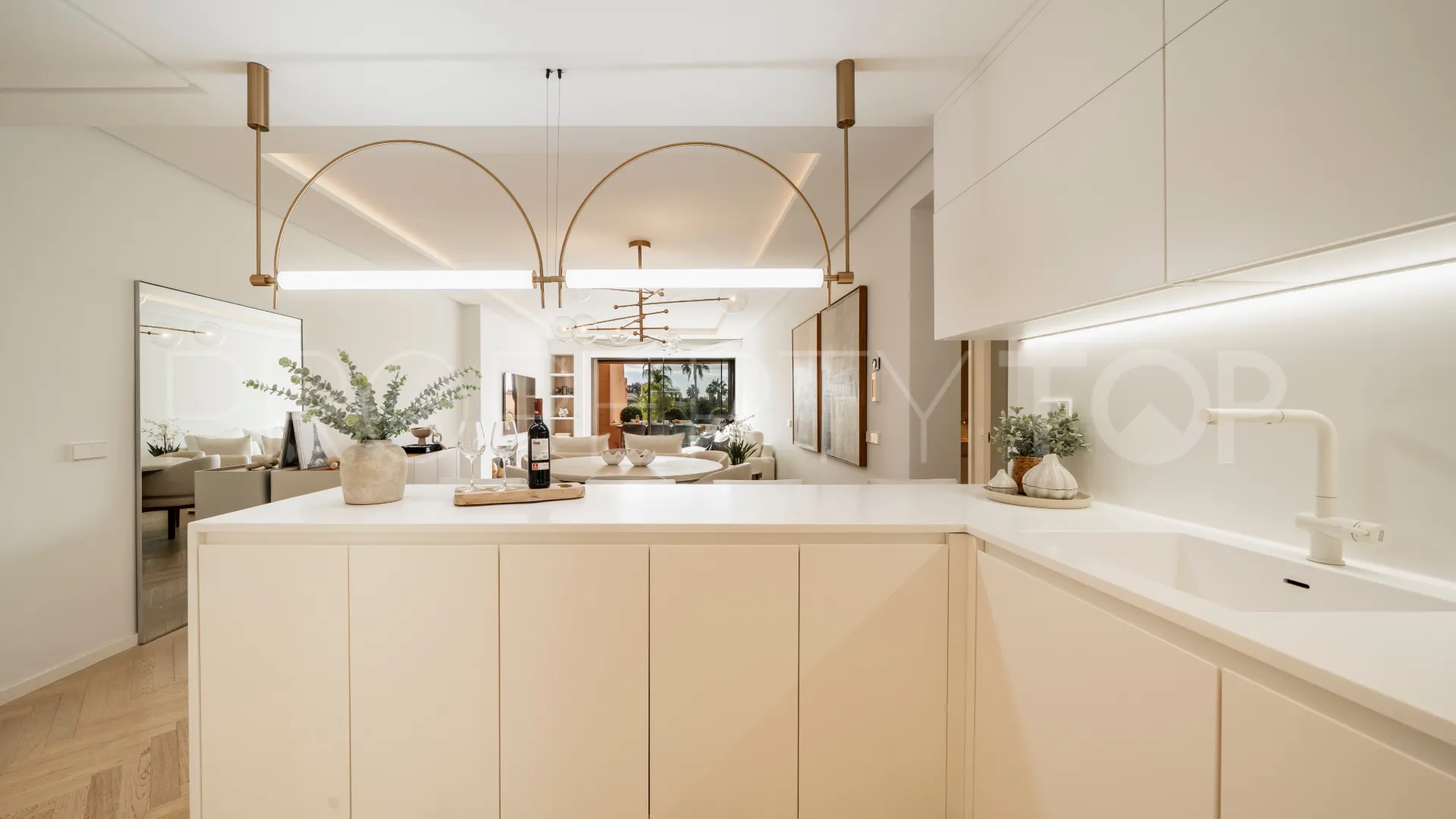 Duplex penthouse with 3 bedrooms for sale in Benahavis