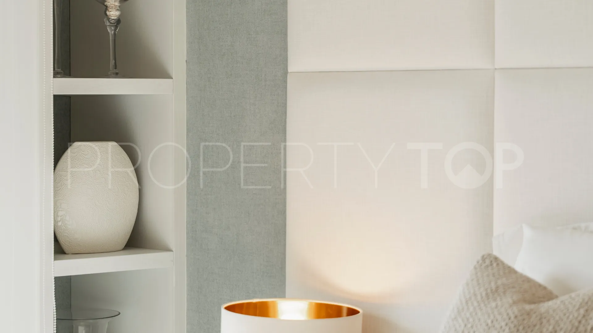 Duplex penthouse with 3 bedrooms for sale in Benahavis