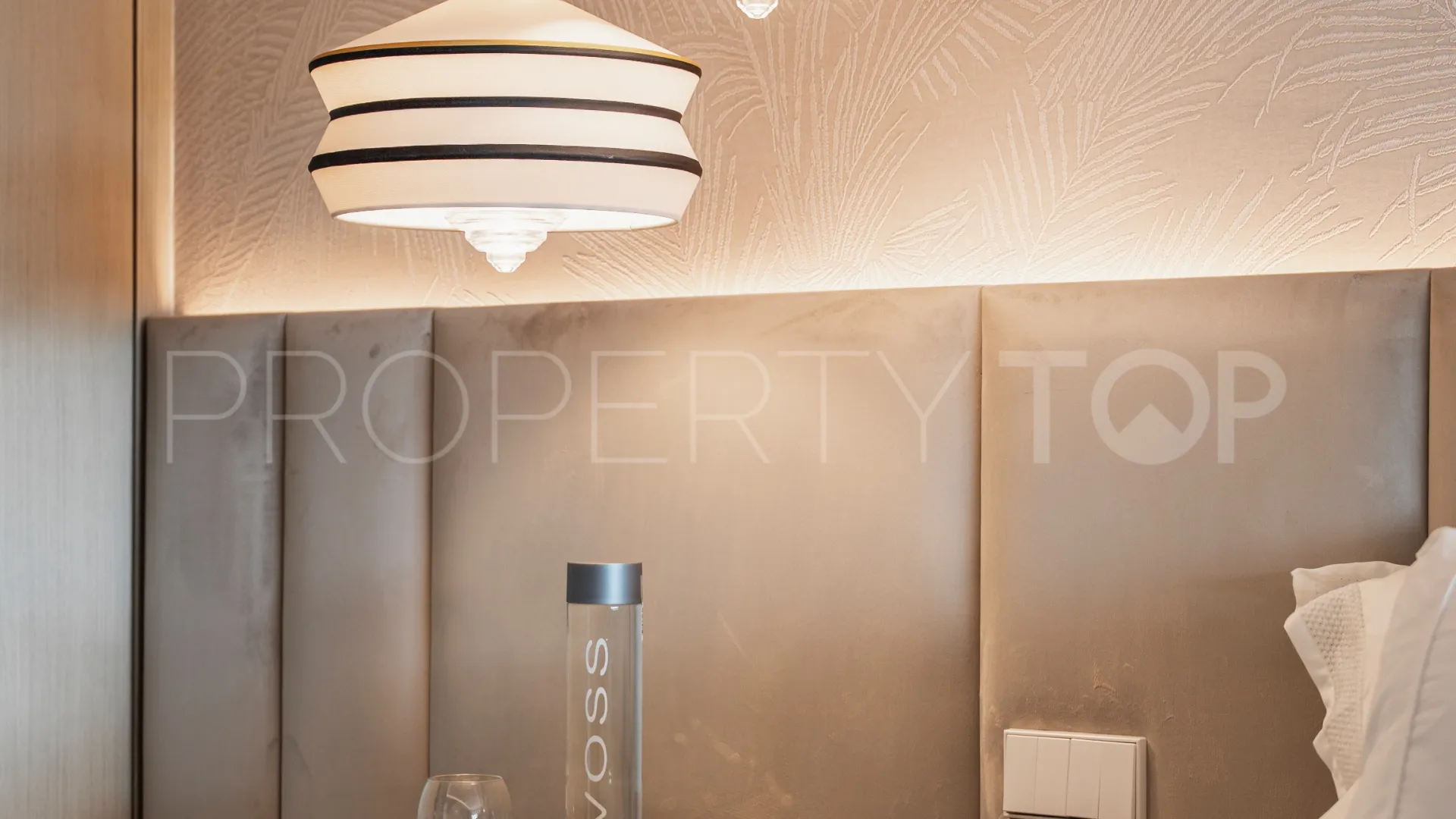 Duplex penthouse with 3 bedrooms for sale in Benahavis