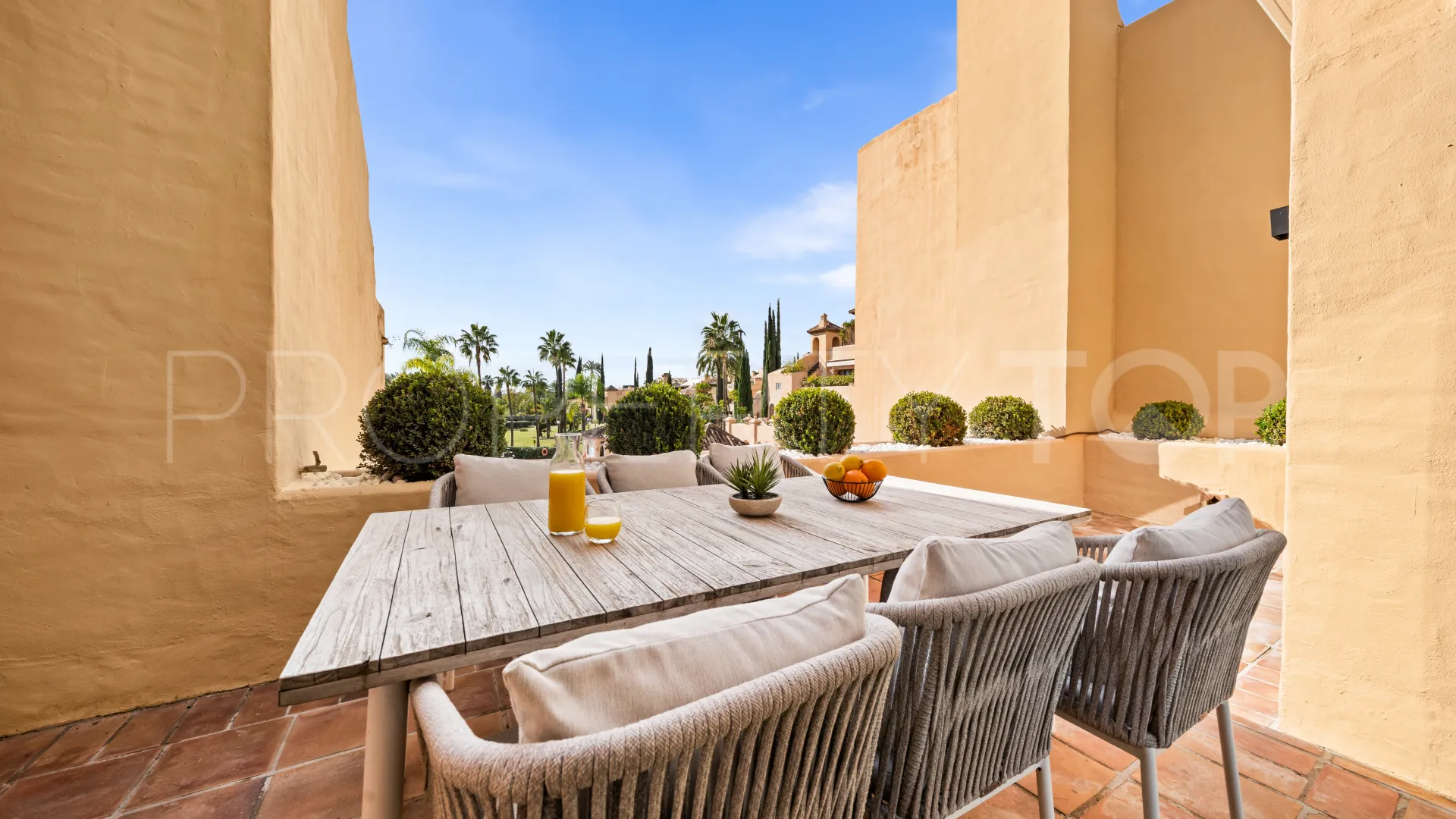 Duplex penthouse with 3 bedrooms for sale in Benahavis