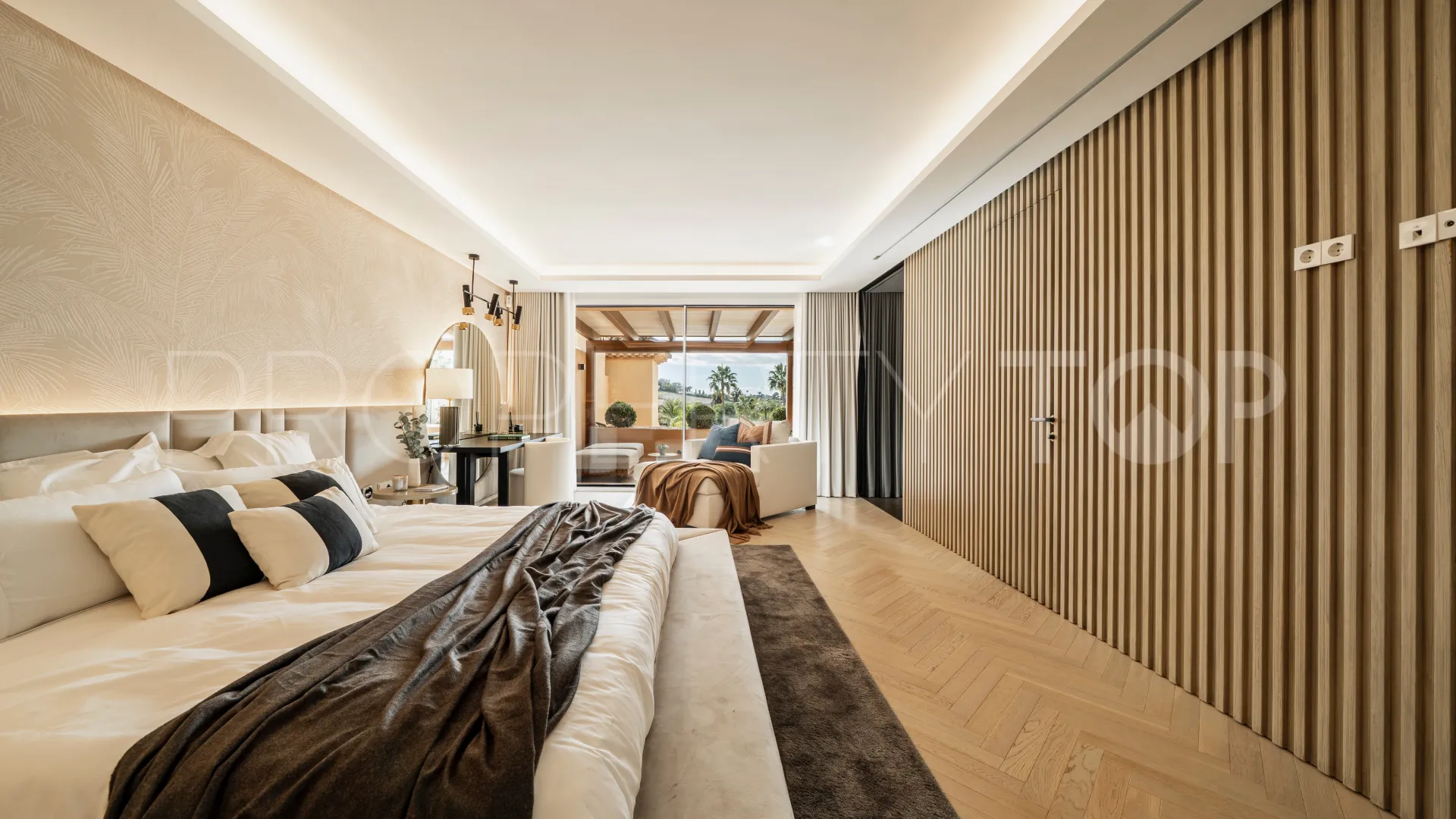 Duplex penthouse with 3 bedrooms for sale in Benahavis