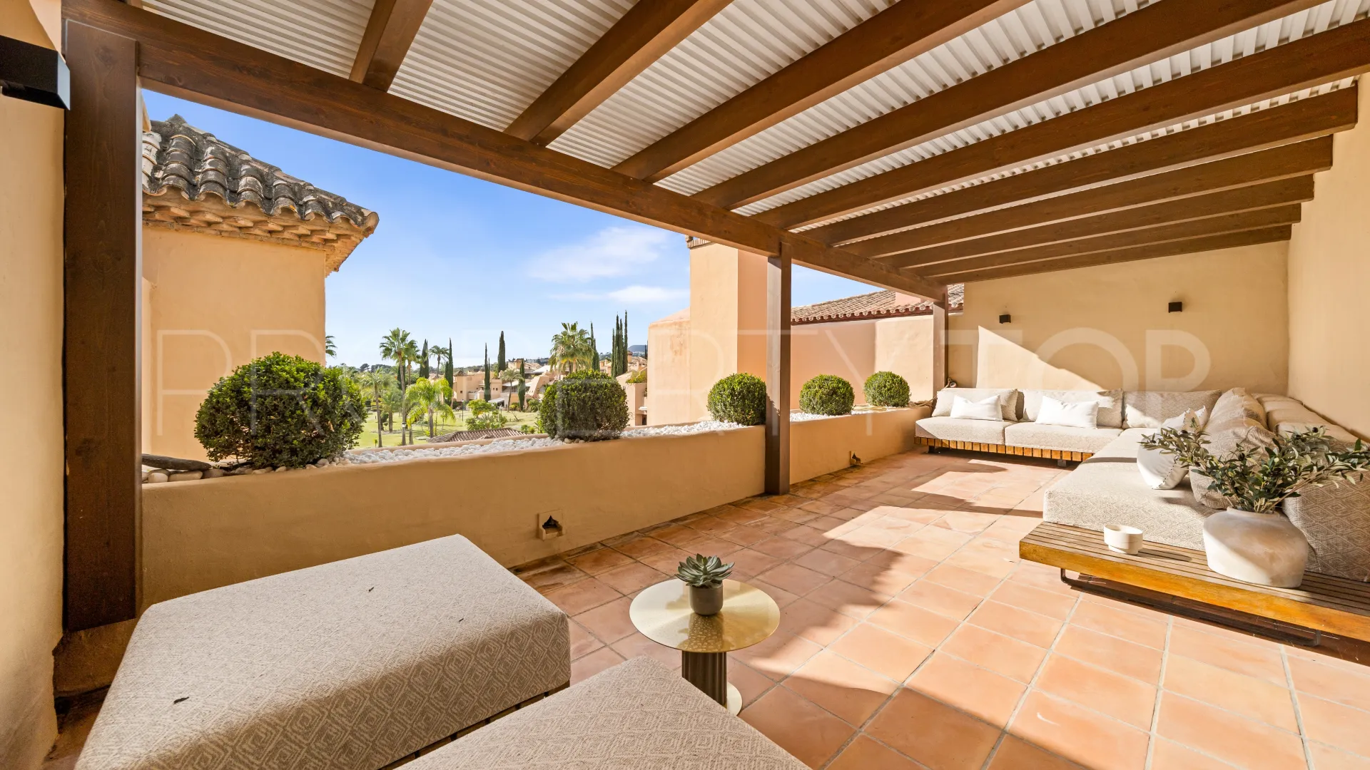 Duplex penthouse with 3 bedrooms for sale in Benahavis