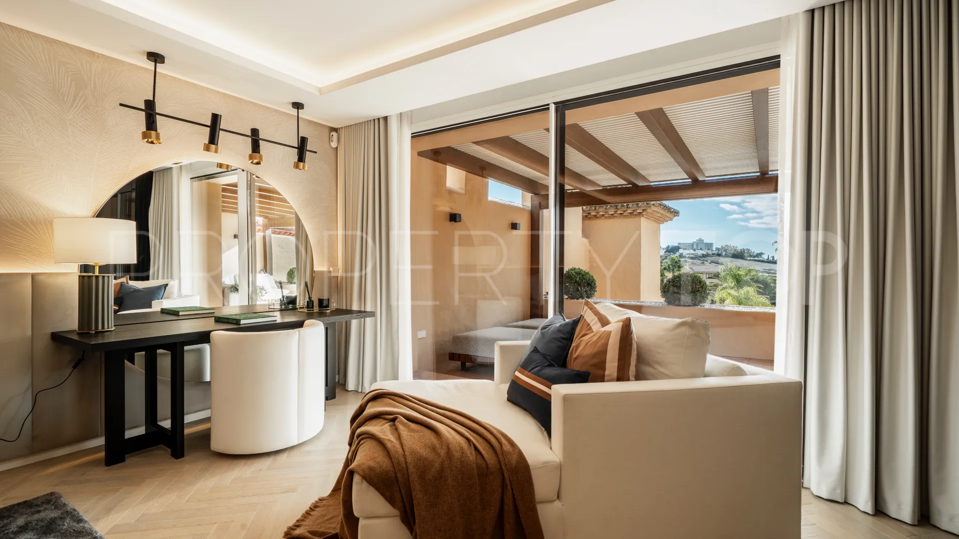 Duplex penthouse with 3 bedrooms for sale in Benahavis