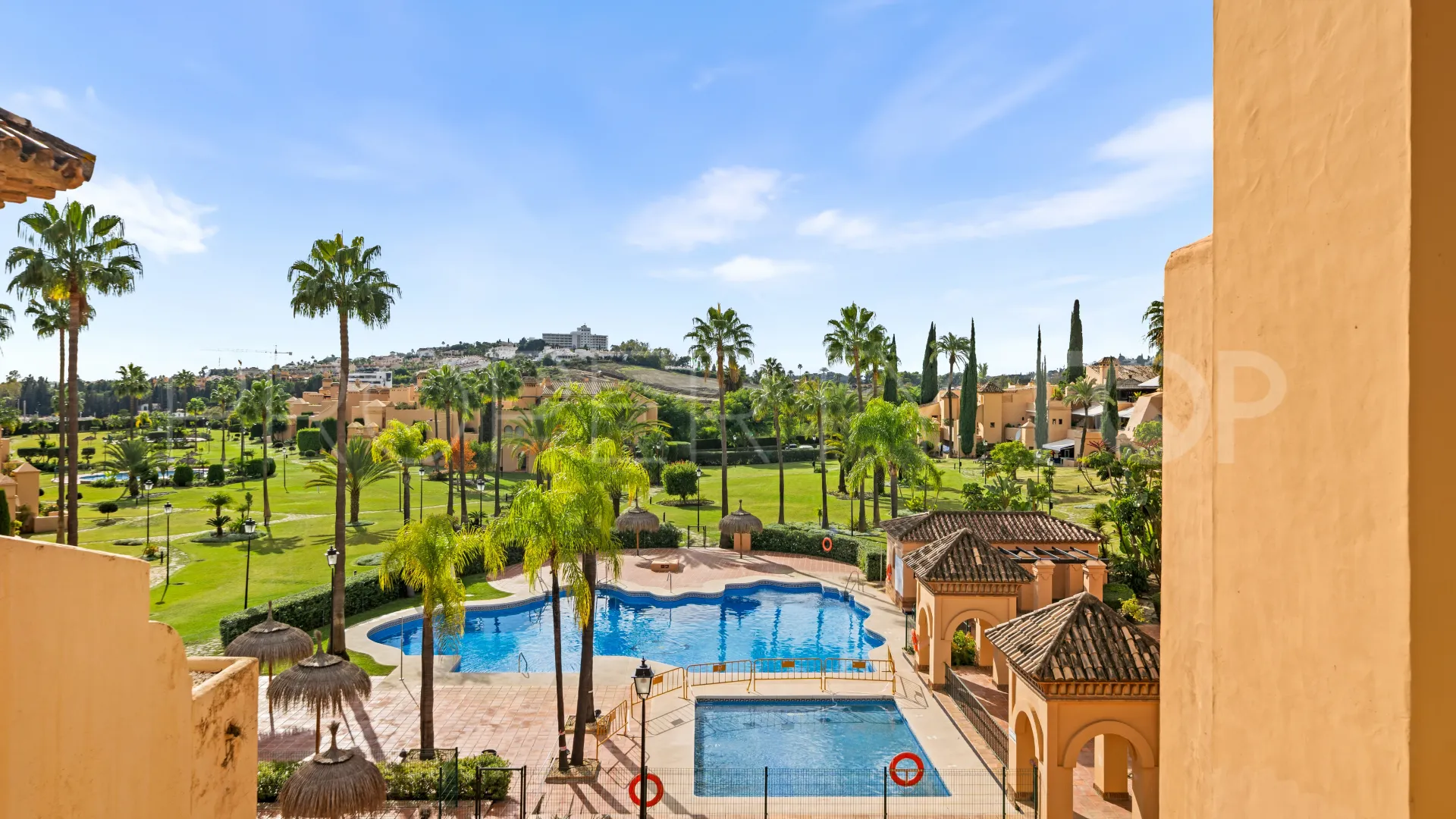 Duplex penthouse with 3 bedrooms for sale in Benahavis