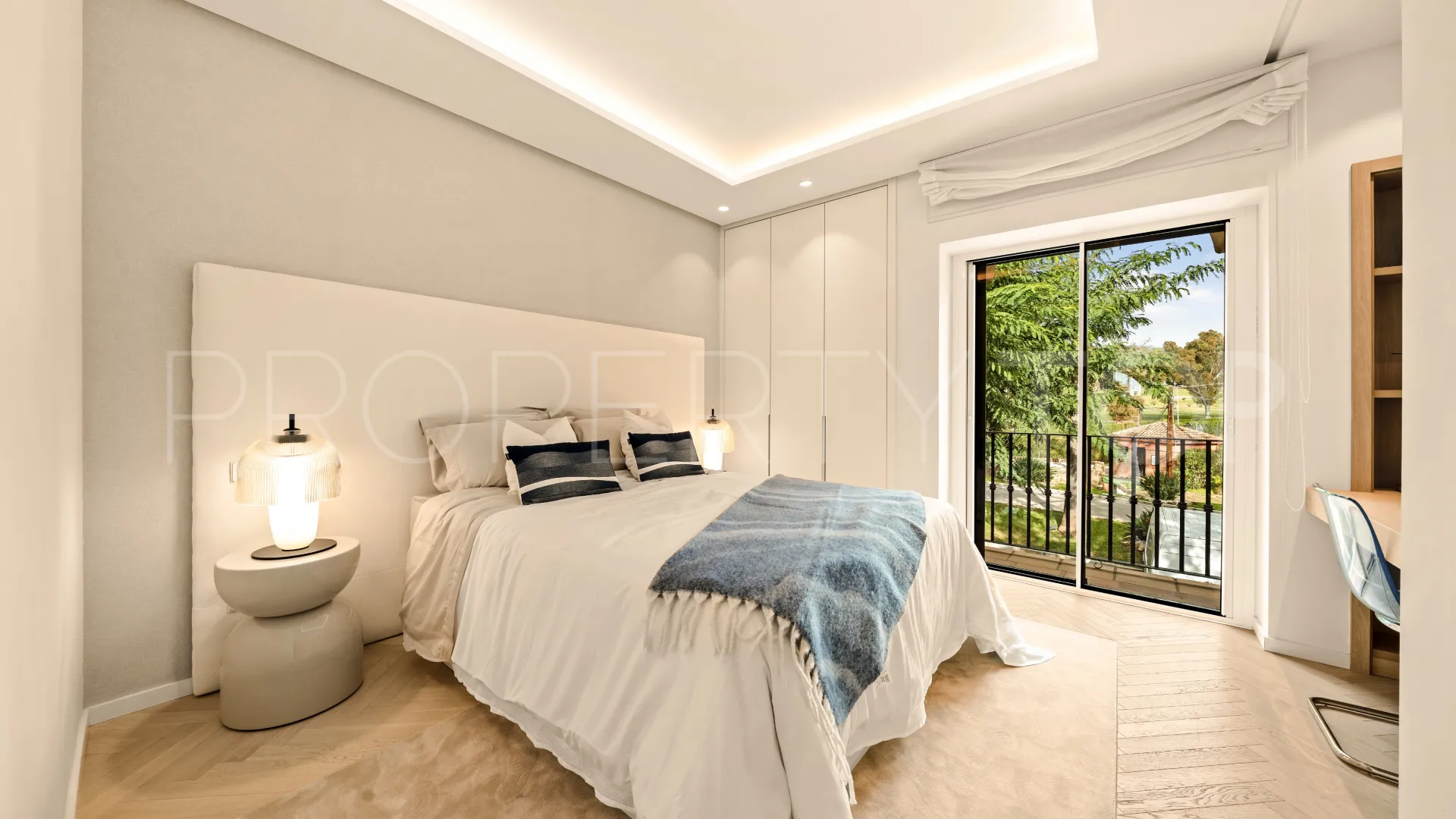 Duplex penthouse with 3 bedrooms for sale in Benahavis