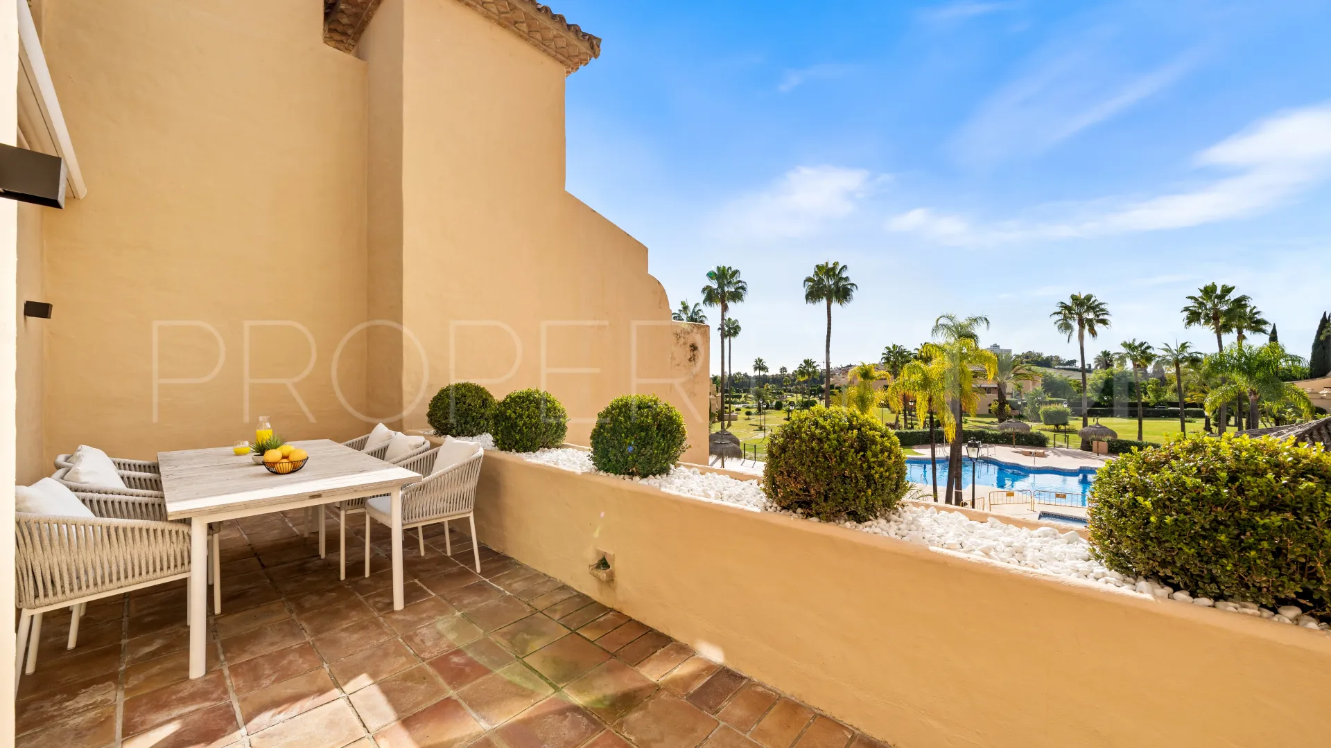 Duplex penthouse with 3 bedrooms for sale in Benahavis