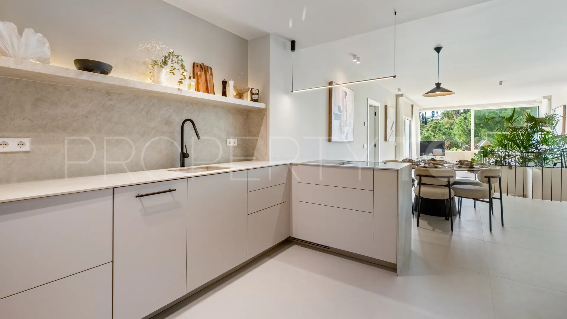 Se vende duplex con 3 dormitorios en La Quinta