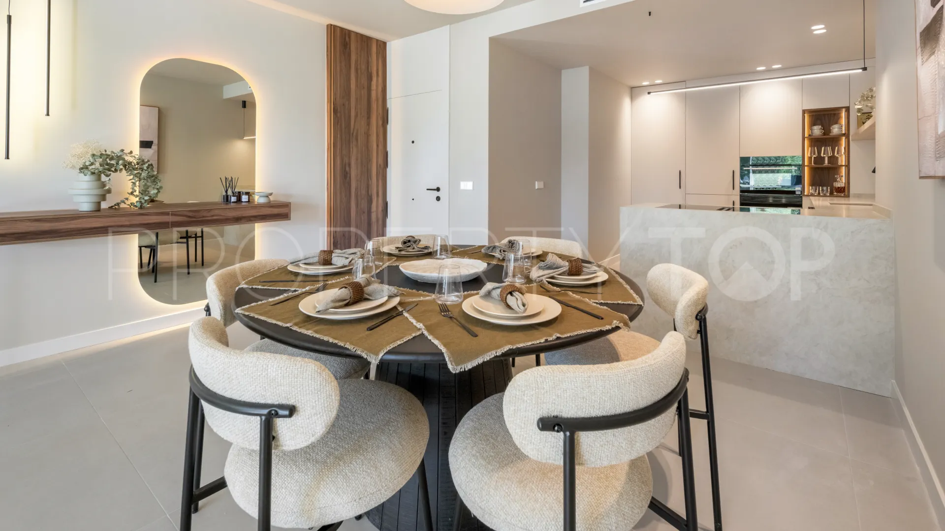 Se vende duplex con 3 dormitorios en La Quinta