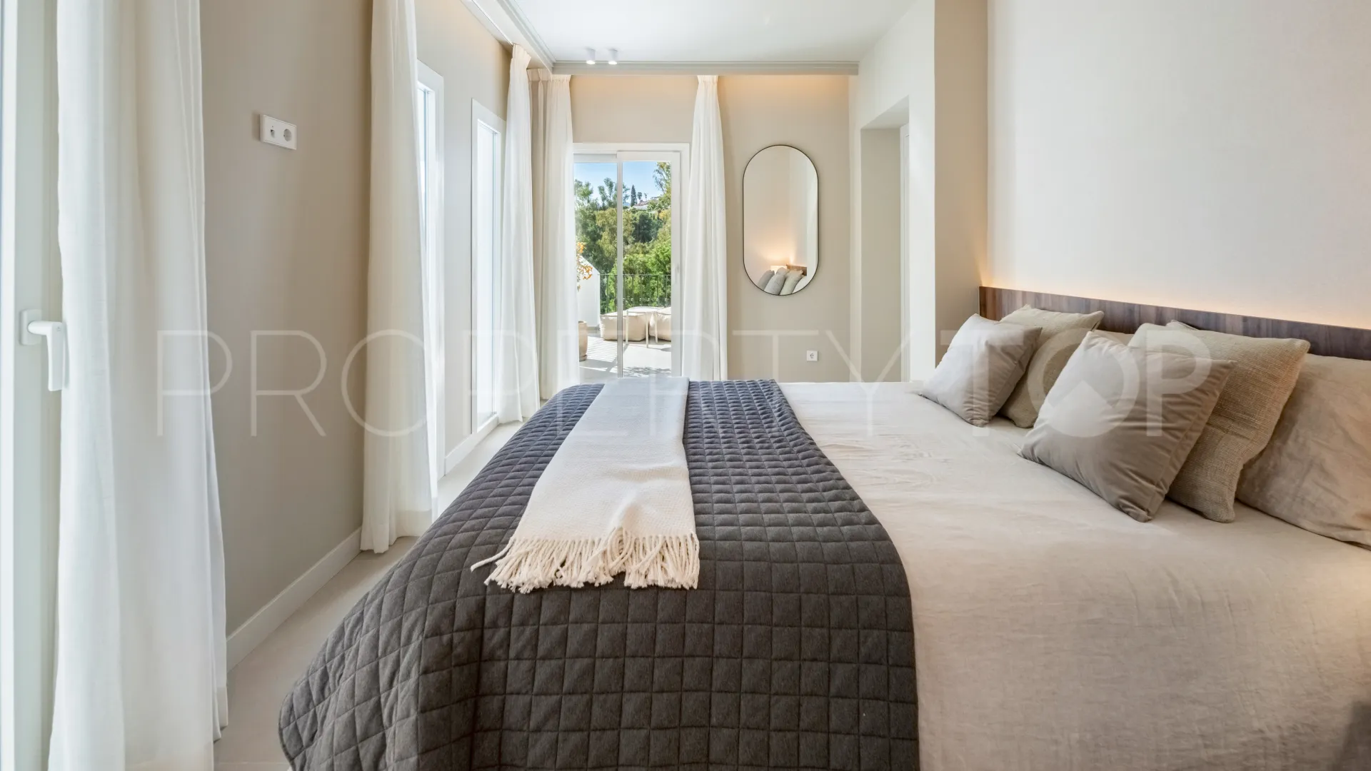 Se vende duplex con 3 dormitorios en La Quinta