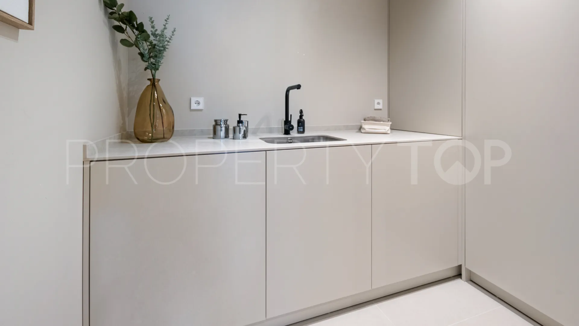 Se vende duplex con 3 dormitorios en La Quinta