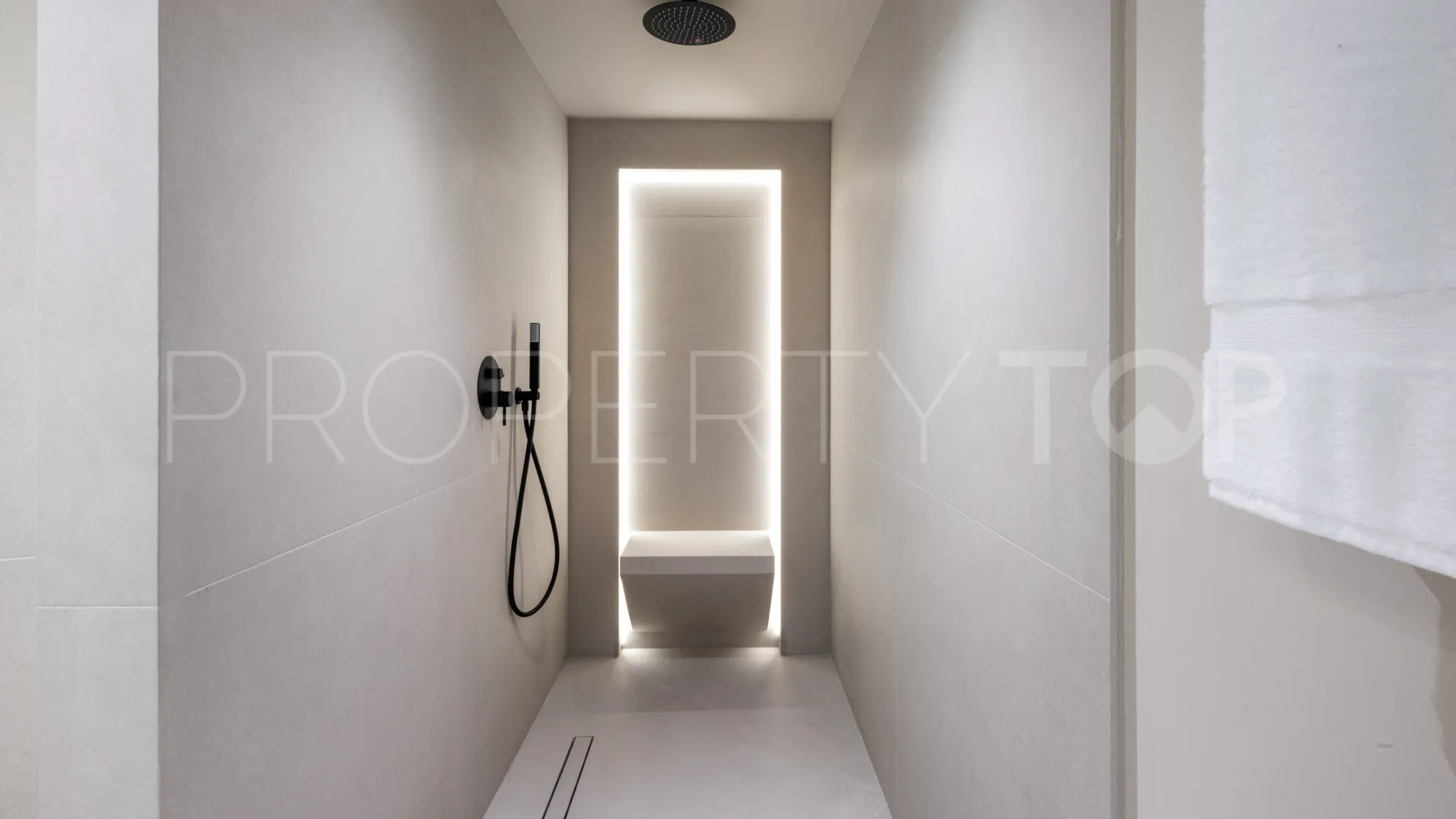 Se vende duplex con 3 dormitorios en La Quinta