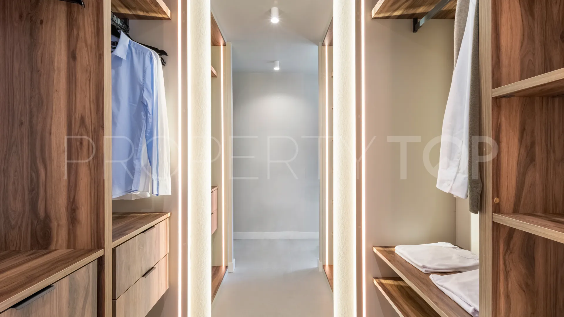 Se vende duplex con 3 dormitorios en La Quinta