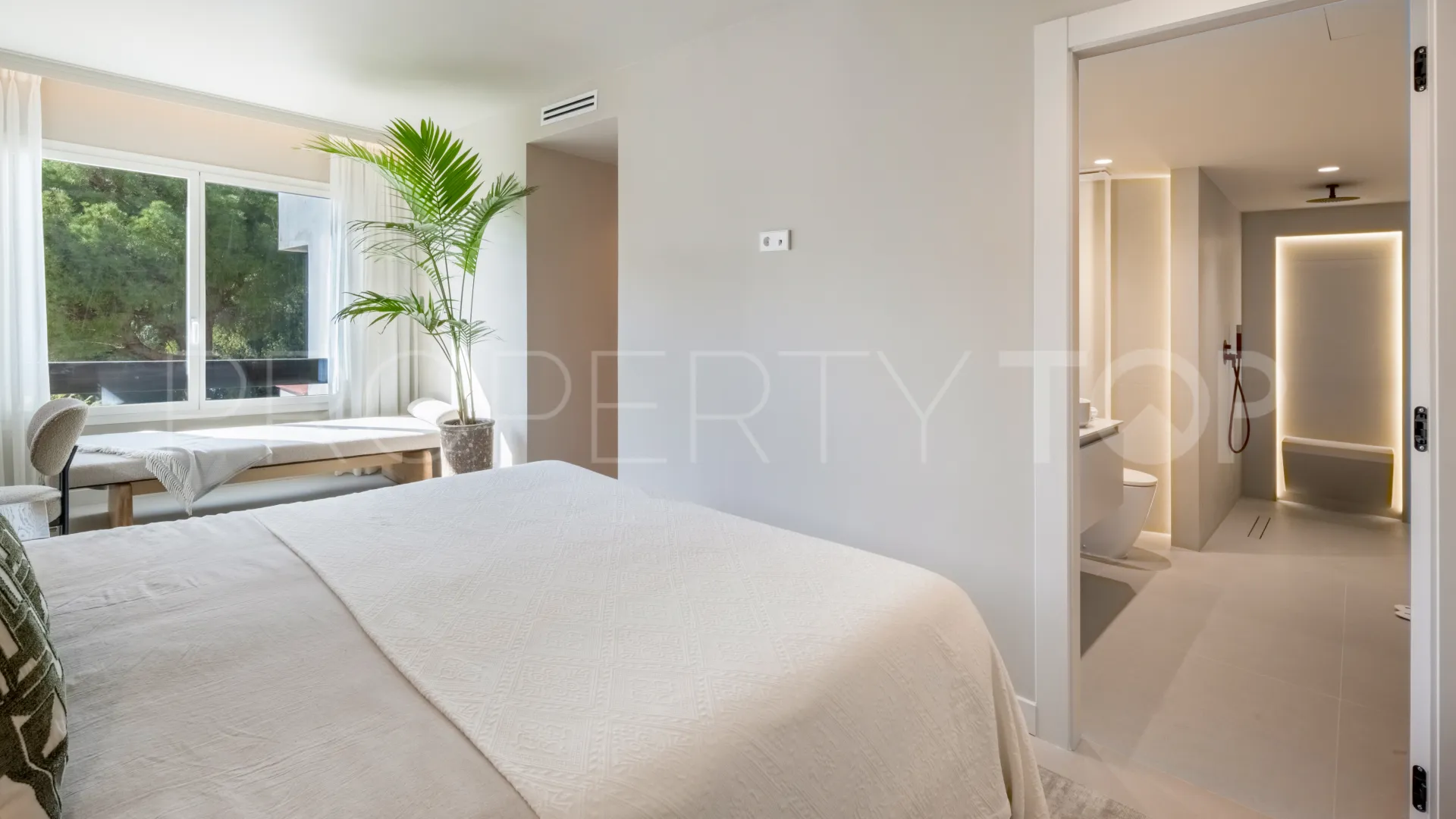 Se vende duplex con 3 dormitorios en La Quinta