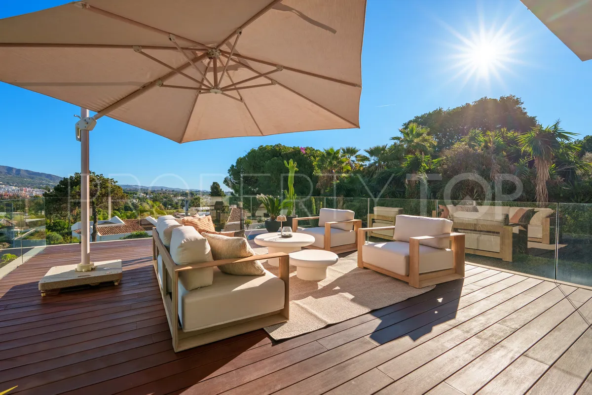 Villa for sale in Nueva Andalucia with 5 bedrooms